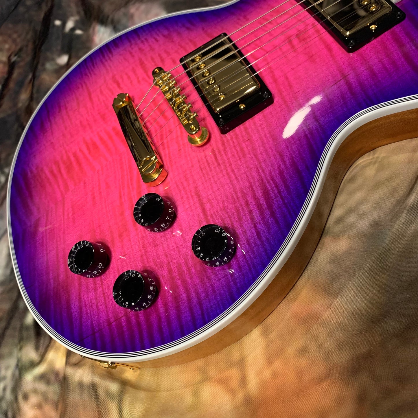 EXOTIC 🦄💋! 2024 Gibson Custom Shop Les Paul Custom Axcess Neon Burst AAA F Figured Flamed Desert Sunset Trans Pink Purple Violet Black Ebony Fretboard Full Gloss ‘57 Classic M2M Made To Measure Bengal Burst ABR-1 Stopbar PRS Orianthi Blooming Lotus Glow