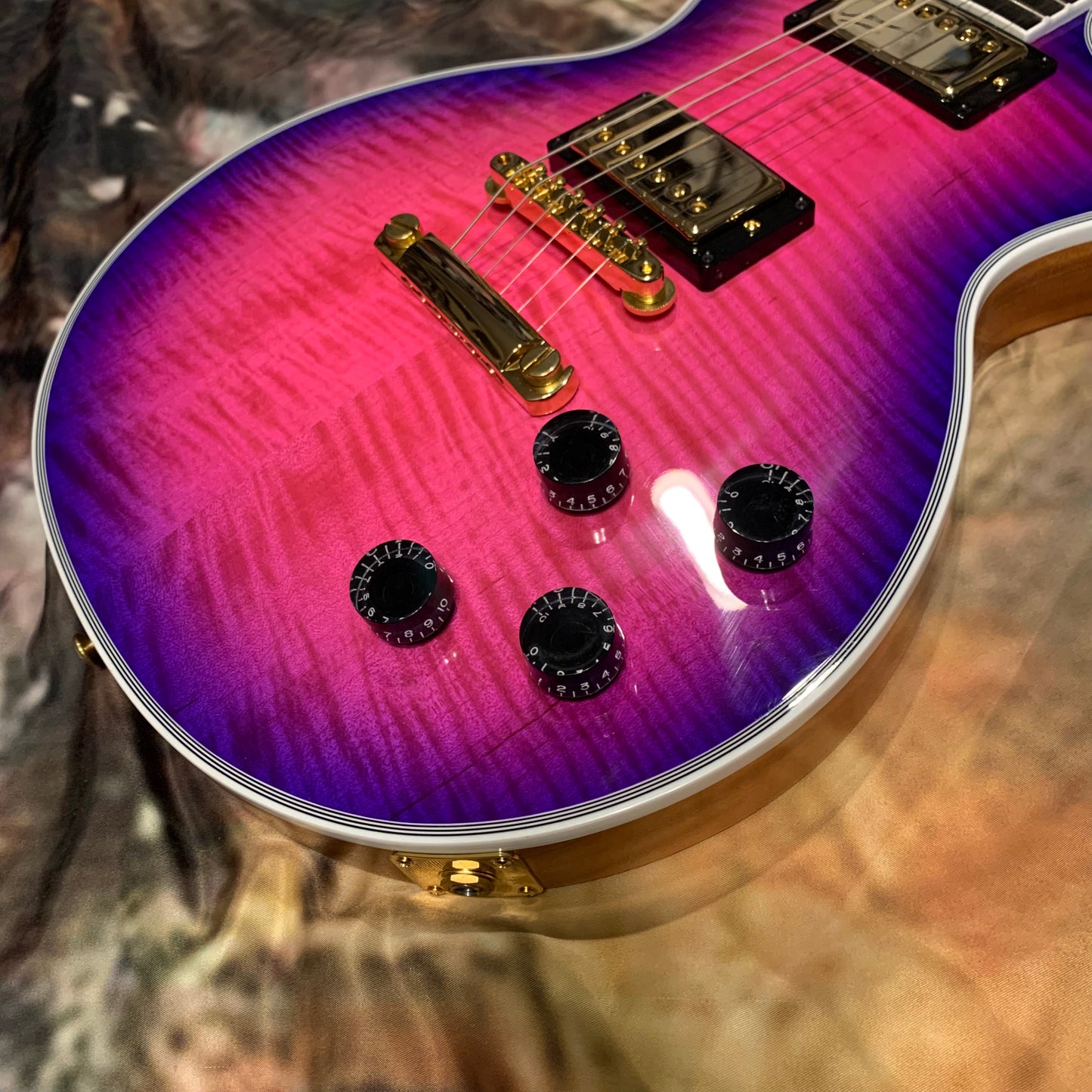 EXOTIC 🦄💋! 2024 Gibson Custom Shop Les Paul Custom Axcess Neon Burst AAA F Figured Flamed Desert Sunset Trans Pink Purple Violet Black Ebony Fretboard Full Gloss ‘57 Classic M2M Made To Measure Bengal Burst ABR-1 Stopbar PRS Orianthi Blooming Lotus Glow