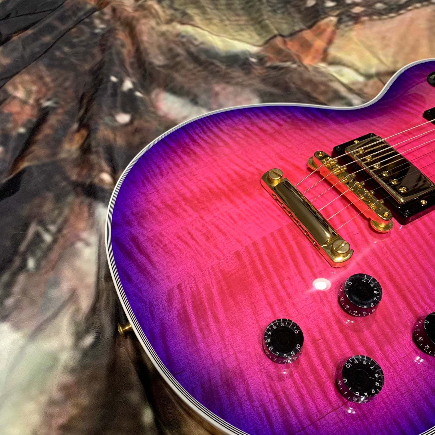 EXOTIC 🦄💋! 2024 Gibson Custom Shop Les Paul Custom Axcess Neon Burst AAA F Figured Flamed Desert Sunset Trans Pink Purple Violet Black Ebony Fretboard Full Gloss ‘57 Classic M2M Made To Measure Bengal Burst ABR-1 Stopbar PRS Orianthi Blooming Lotus Glow