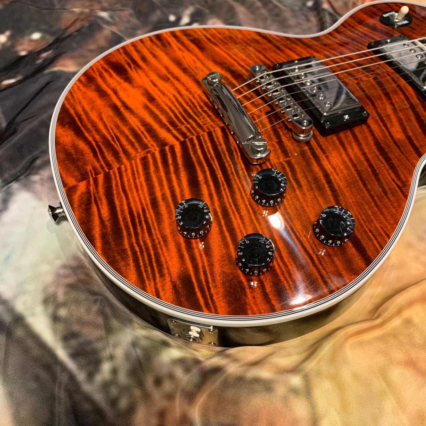 FLAMEY TIGER 🔥🐅! 2022 Gibson Custom Shop M2M Siberian Tiger Les Paul Custom F Figured Flamed Fire Maple Top Burst Full Gloss Limited Edition Transparent Trans Orange Sunburst Nickel Hardware Made To Measure CustomBuckers Black Ebony Fretboard Bengal