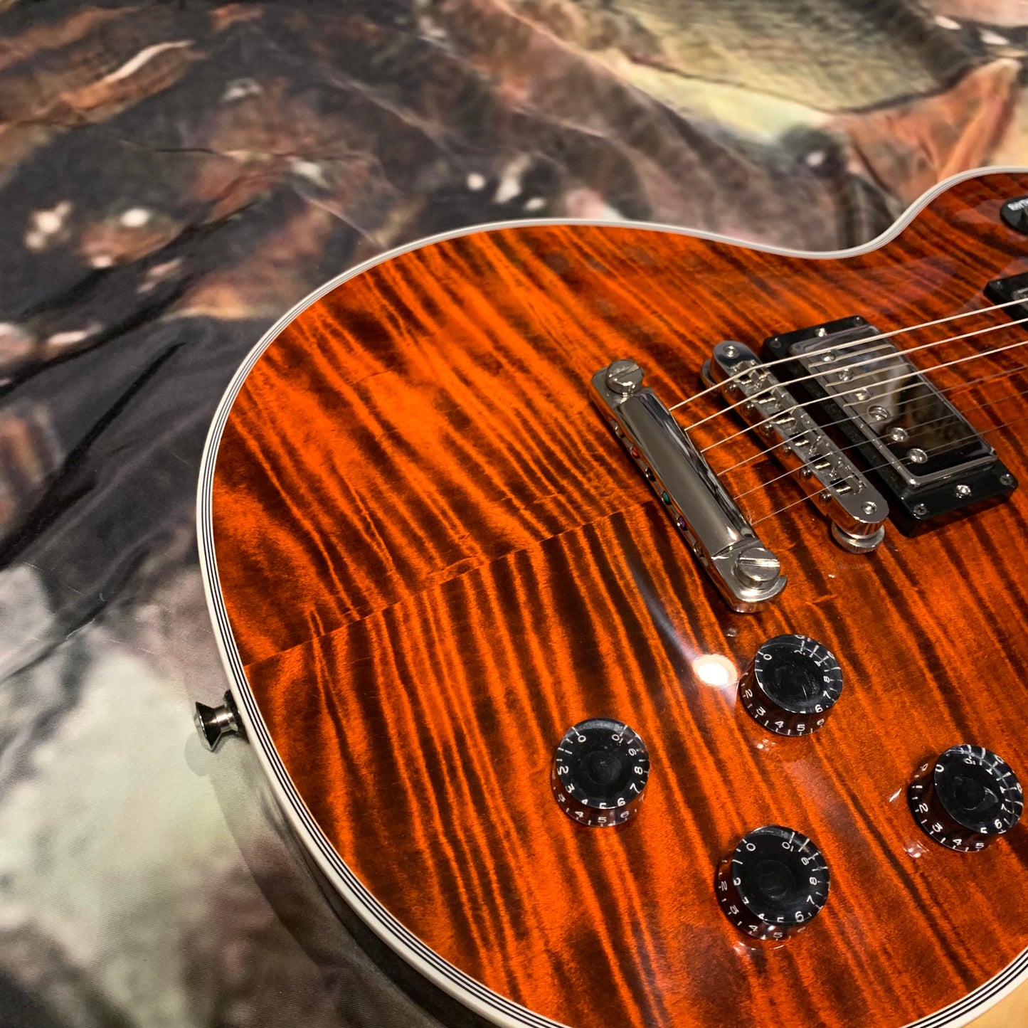 FLAMEY TIGER 🔥🐅! 2022 Gibson Custom Shop M2M Siberian Tiger Les Paul Custom F Figured Flamed Fire Maple Top Burst Full Gloss Limited Edition Transparent Trans Orange Sunburst Nickel Hardware Made To Measure CustomBuckers Black Ebony Fretboard Bengal