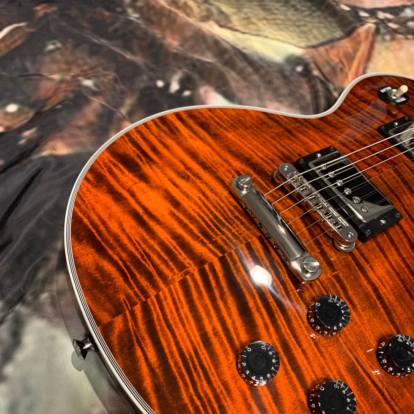 FLAMEY TIGER 🔥🐅! 2022 Gibson Custom Shop M2M Siberian Tiger Les Paul Custom F Figured Flamed Fire Maple Top Burst Full Gloss Limited Edition Transparent Trans Orange Sunburst Nickel Hardware Made To Measure CustomBuckers Black Ebony Fretboard Bengal