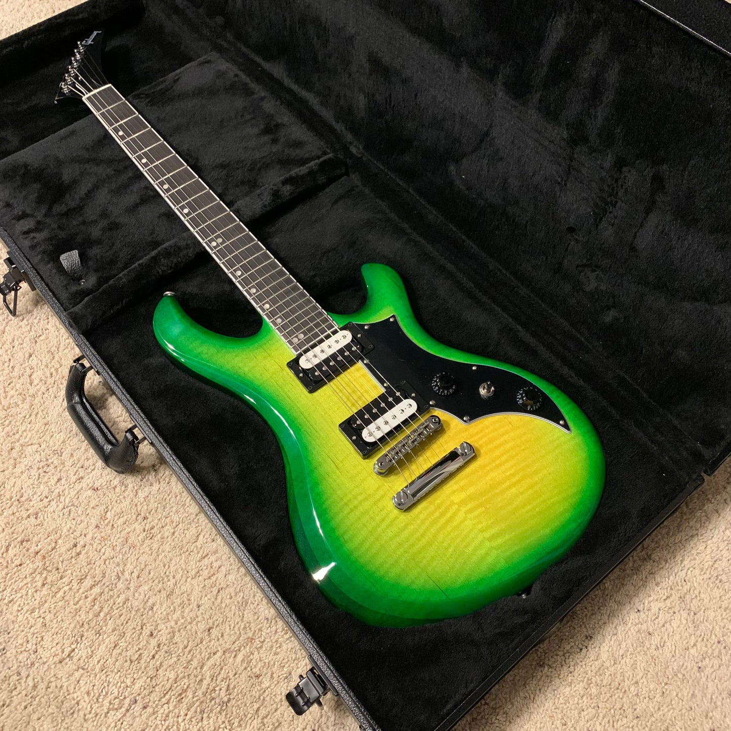 IGUANA 🦎🔥! 2024 Gibson USA Victory Figured Top Reissue Iguana Burst Trans Green Flamed Maple ‘80s Tribute Pickups 24 Fret Stopbar Coil Split 25.5” Scale Compound Radius Black Ebony Fretboard SlimTaper Neck Explorer Headstock Full Gloss Finish