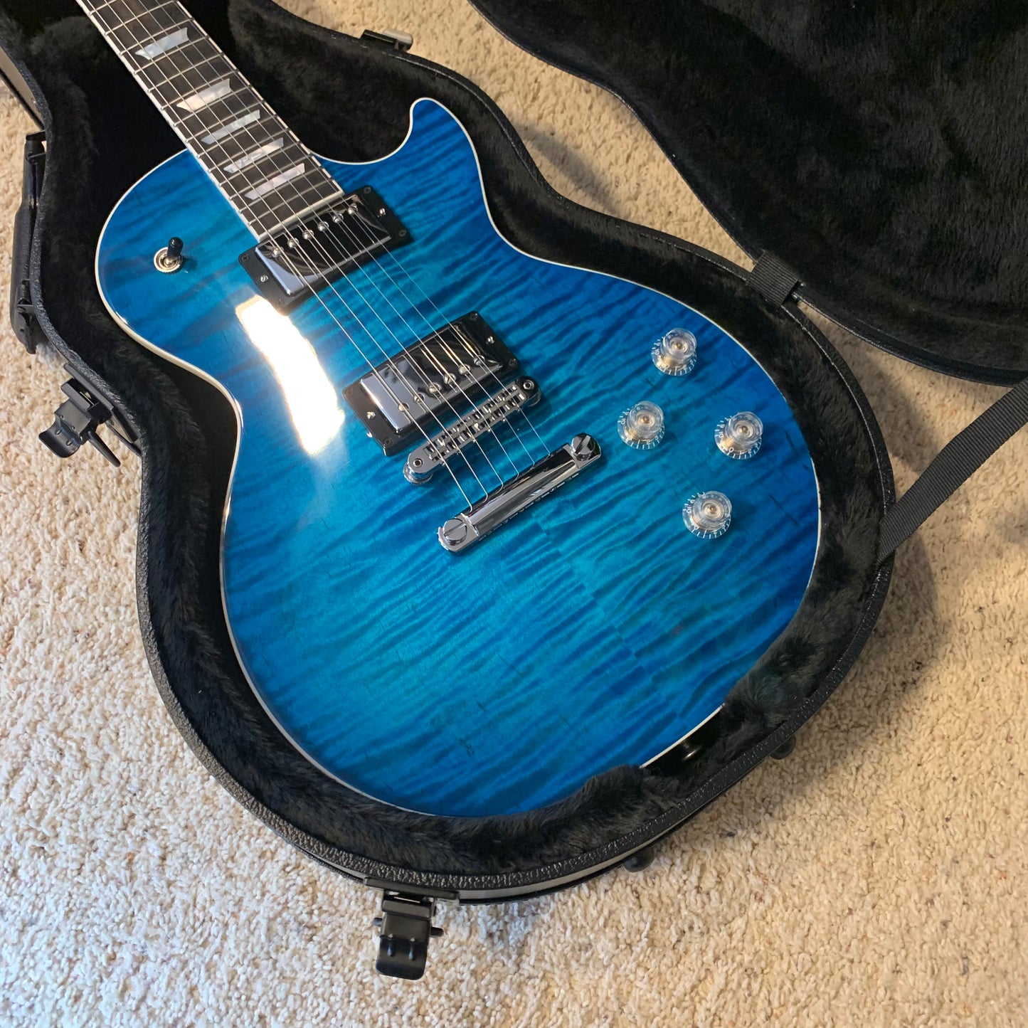 KILLER 😲🌊! 2024 Gibson USA Les Paul Modern Figured Cobalt Burst Ocean Water Blue Blueberry Ebony Fretboard Modern Standard Locking Grover Tuners Chrome Hardware AAA Premium Plus Top Axcess Heel Coil Tap Phase Inversion BurstBucker Pro Pickups