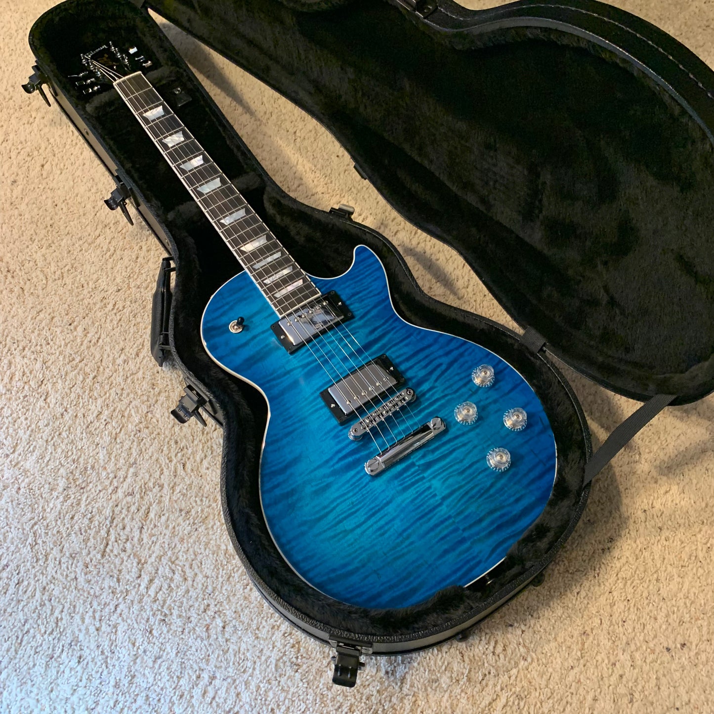 KILLER 😲🌊! 2024 Gibson USA Les Paul Modern Figured Cobalt Burst Ocean Water Blue Blueberry Ebony Fretboard Modern Standard Locking Grover Tuners Chrome Hardware AAA Premium Plus Top Axcess Heel Coil Tap Phase Inversion BurstBucker Pro Pickups