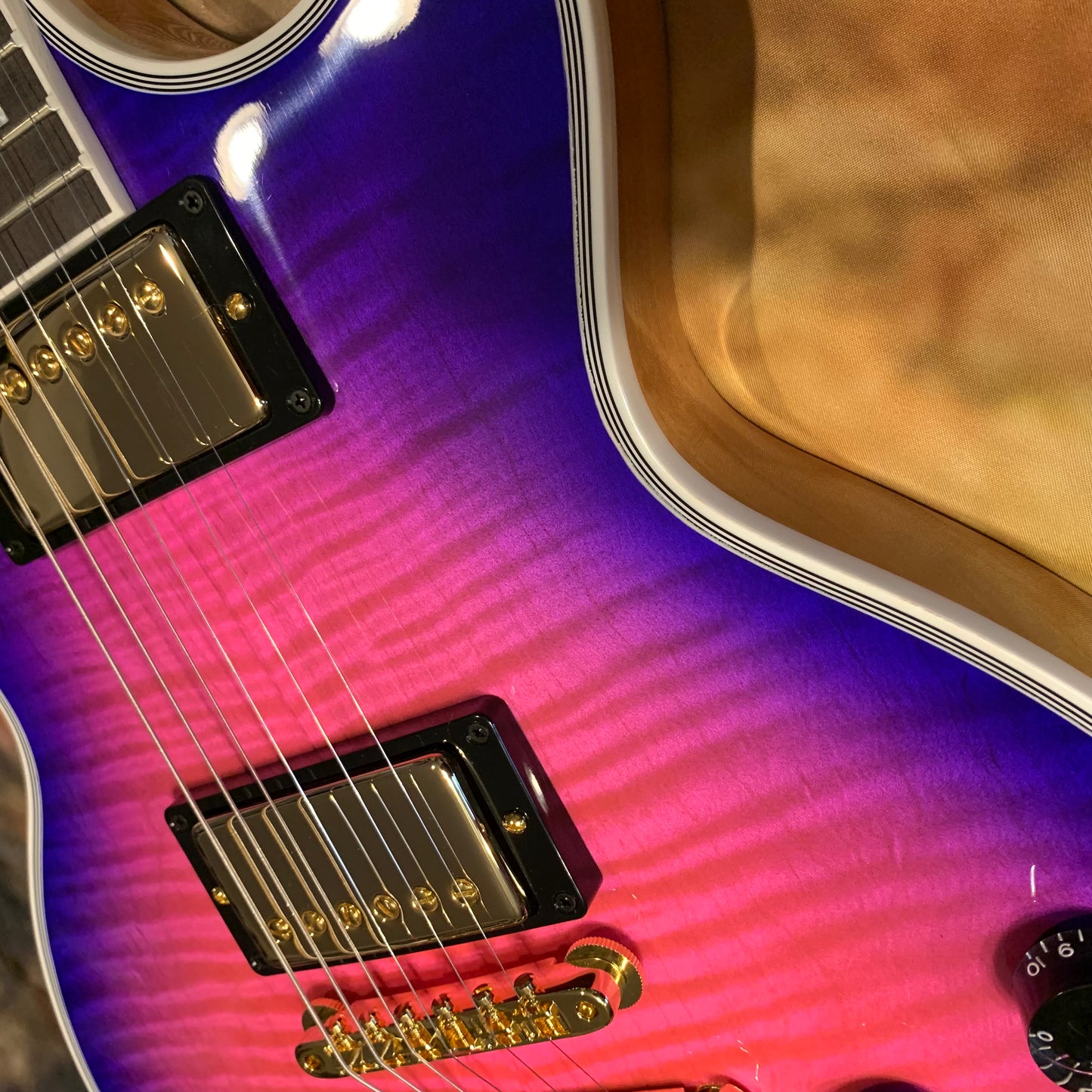 EXOTIC 🦄💋! 2024 Gibson Custom Shop Les Paul Custom Axcess Neon Burst AAA F Figured Flamed Desert Sunset Trans Pink Purple Violet Black Ebony Fretboard Full Gloss ‘57 Classic M2M Made To Measure Bengal Burst ABR-1 Stopbar PRS Orianthi Blooming Lotus Glow