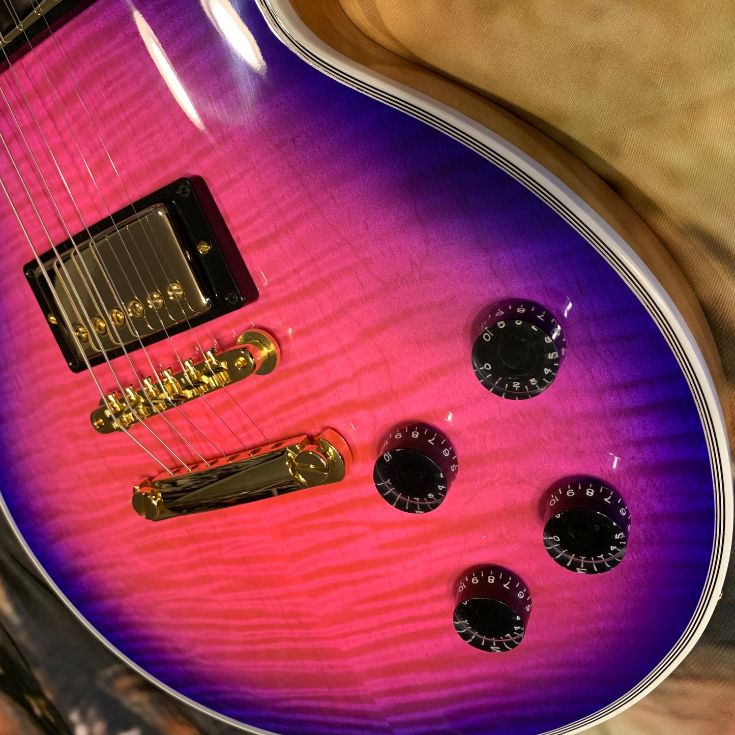 EXOTIC 🦄💋! 2024 Gibson Custom Shop Les Paul Custom Axcess Neon Burst AAA F Figured Flamed Desert Sunset Trans Pink Purple Violet Black Ebony Fretboard Full Gloss ‘57 Classic M2M Made To Measure Bengal Burst ABR-1 Stopbar PRS Orianthi Blooming Lotus Glow