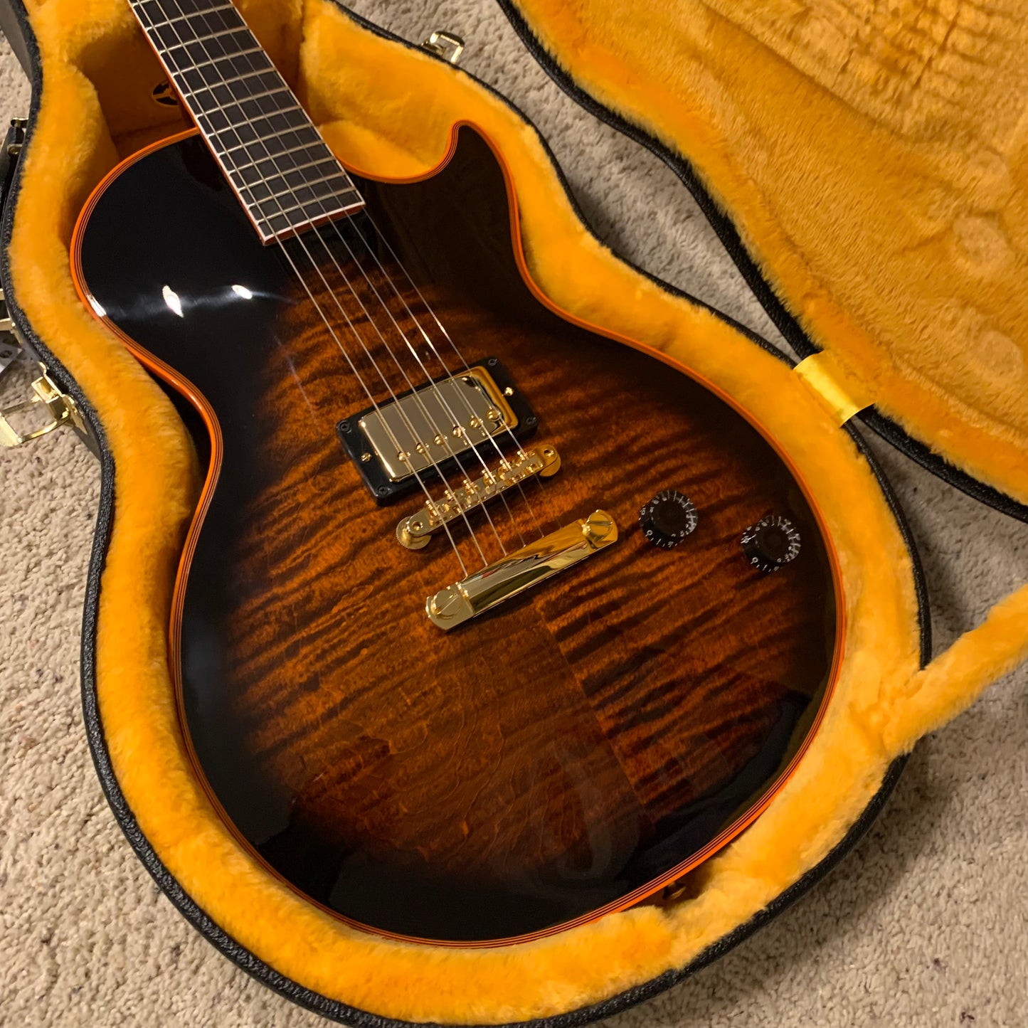 FLAMED NECK 🕷🎃! 2025 Gibson Custom Shop Les Paul Custom Axcess Orange Widow Burst Single Bridge Pickup No Inlays F Figured Black Ebony Fretboard M2M Made To Measure Flame Maple Top Gold Hardware Stopbar BurstBucker 3 ABR-1 Figured Maple Neck