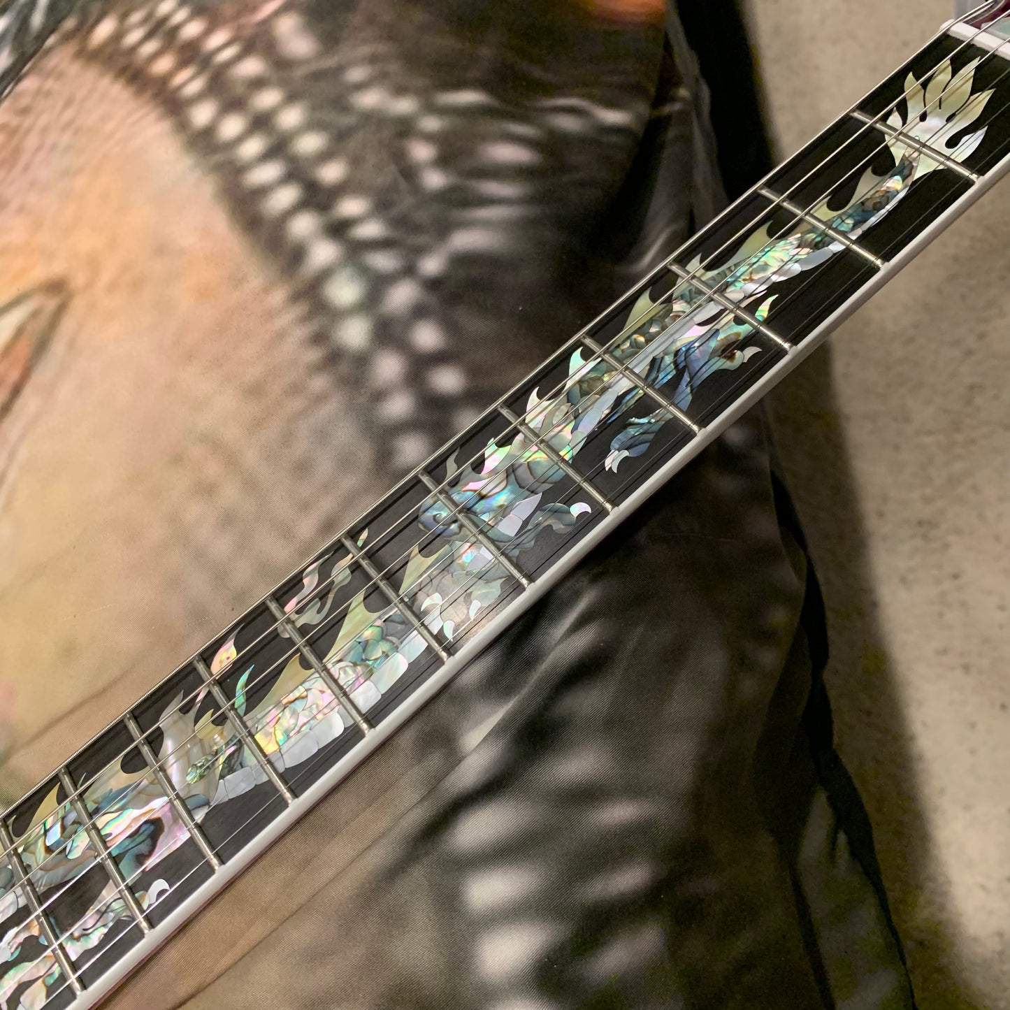 DRAGON 🐉🐲! 2025 Gibson Custom Shop Les Paul Dragon Purple Denim Blue Trans Violet Pink Flame Top TV White Ebony Classic White CustomBuckers M2M Made To Measure Ultima PRS Modern Supreme Burst Abalone Master Artisan Collector’s Limited Edition Figured
