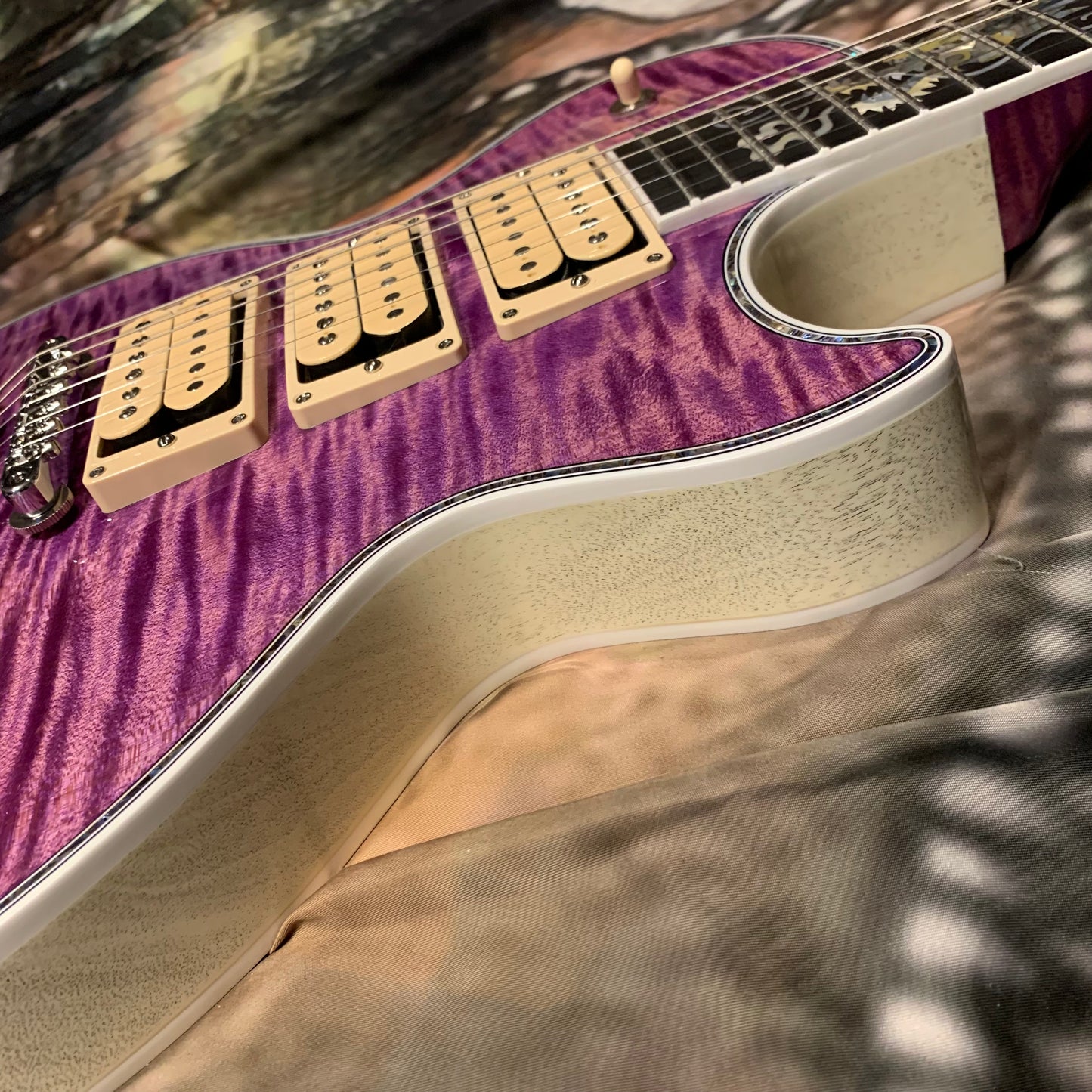 DRAGON 🐉🐲! 2025 Gibson Custom Shop Les Paul Dragon Purple Denim Blue Trans Violet Pink Flame Top TV White Ebony Classic White CustomBuckers M2M Made To Measure Ultima PRS Modern Supreme Burst Abalone Master Artisan Collector’s Limited Edition Figured