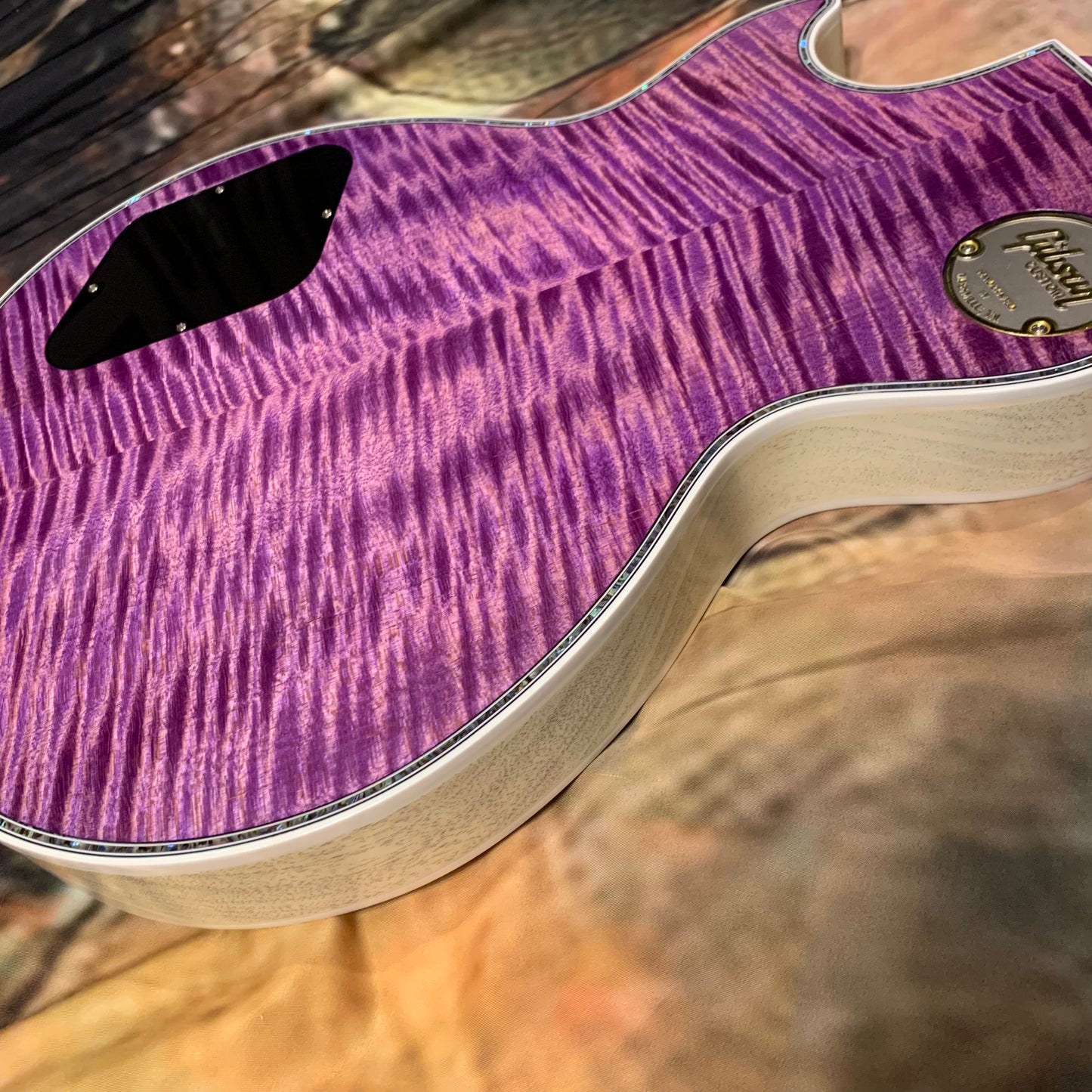 DRAGON 🐉🐲! 2025 Gibson Custom Shop Les Paul Dragon Purple Denim Blue Trans Violet Pink Flame Top TV White Ebony Classic White CustomBuckers M2M Made To Measure Ultima PRS Modern Supreme Burst Abalone Master Artisan Collector’s Limited Edition Figured