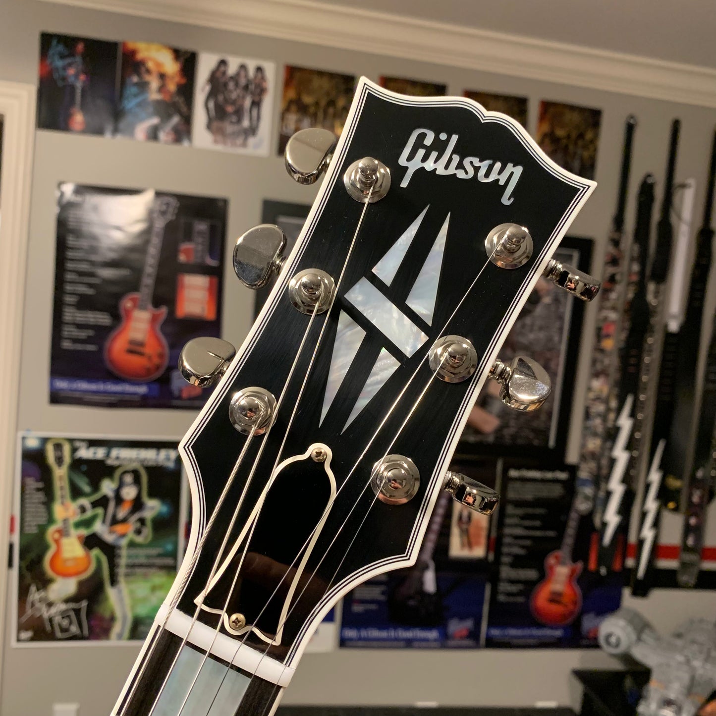 COBRA BURST 🐍! 2026 Gibson Custom Shop Gary Clark Jr. Signature ES-355 Translucent Ebony Black Silver Burst Trans Silverburst VOS Limited Edition Ebony Fretboard Nickel Mono Varitone Exclusive CustomBucker Pickups Modern F Figured Q Quilt Maple B7 Bigsby