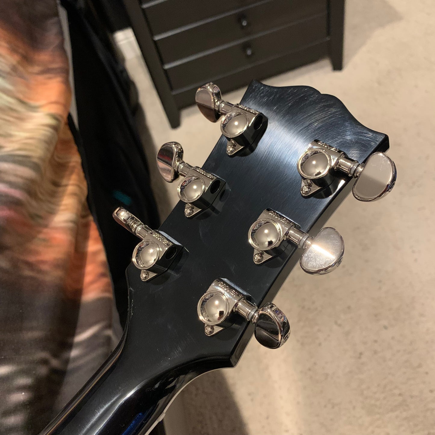 COBRA BURST 🐍! 2026 Gibson Custom Shop Gary Clark Jr. Signature ES-355 Translucent Ebony Black Silver Burst Trans Silverburst VOS Limited Edition Ebony Fretboard Nickel Mono Varitone Exclusive CustomBucker Pickups Modern F Figured Q Quilt Maple B7 Bigsby