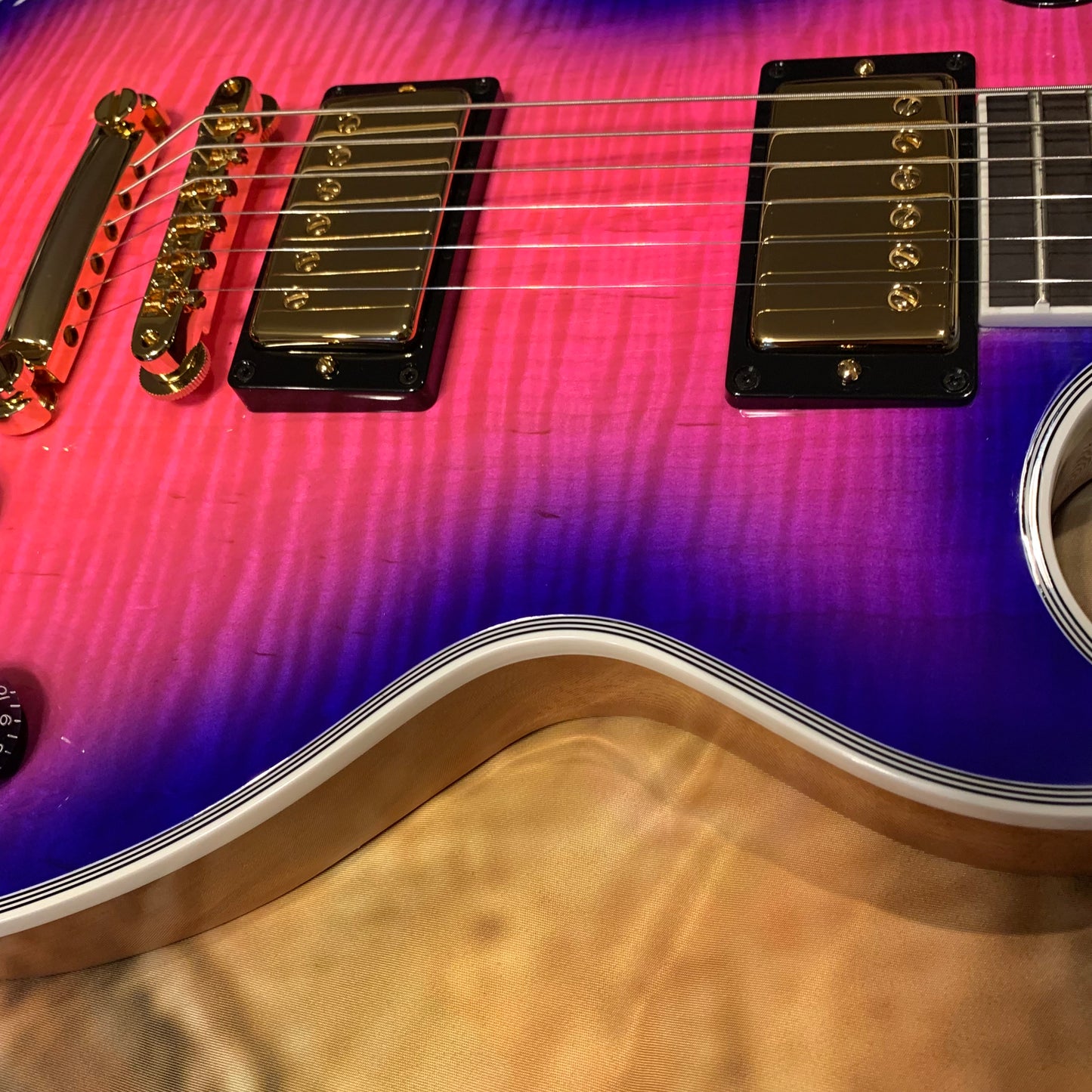 EXOTIC 🦄💋! 2026 Gibson Custom Shop Les Paul Custom Axcess Neon Burst AAA F Figured Flamed Desert Sunset Trans Pink Purple Violet Black Ebony Fretboard Full Gloss ‘57 Classic M2M Made To Measure Bengal Burst ABR-1 Stopbar PRS Orianthi Blooming Lotus Glow