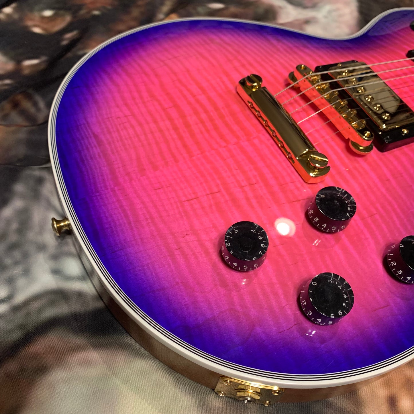 EXOTIC 🦄💋! 2026 Gibson Custom Shop Les Paul Custom Axcess Neon Burst AAA F Figured Flamed Desert Sunset Trans Pink Purple Violet Black Ebony Fretboard Full Gloss ‘57 Classic M2M Made To Measure Bengal Burst ABR-1 Stopbar PRS Orianthi Blooming Lotus Glow