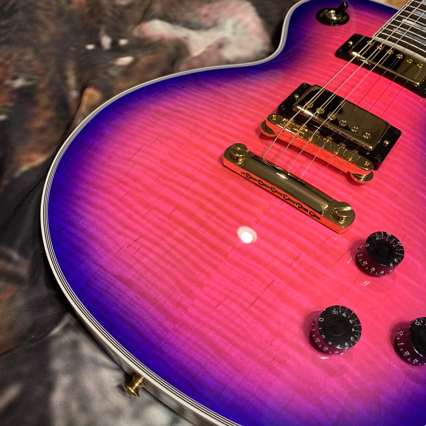 EXOTIC 🦄💋! 2026 Gibson Custom Shop Les Paul Custom Axcess Neon Burst AAA F Figured Flamed Desert Sunset Trans Pink Purple Violet Black Ebony Fretboard Full Gloss ‘57 Classic M2M Made To Measure Bengal Burst ABR-1 Stopbar PRS Orianthi Blooming Lotus Glow
