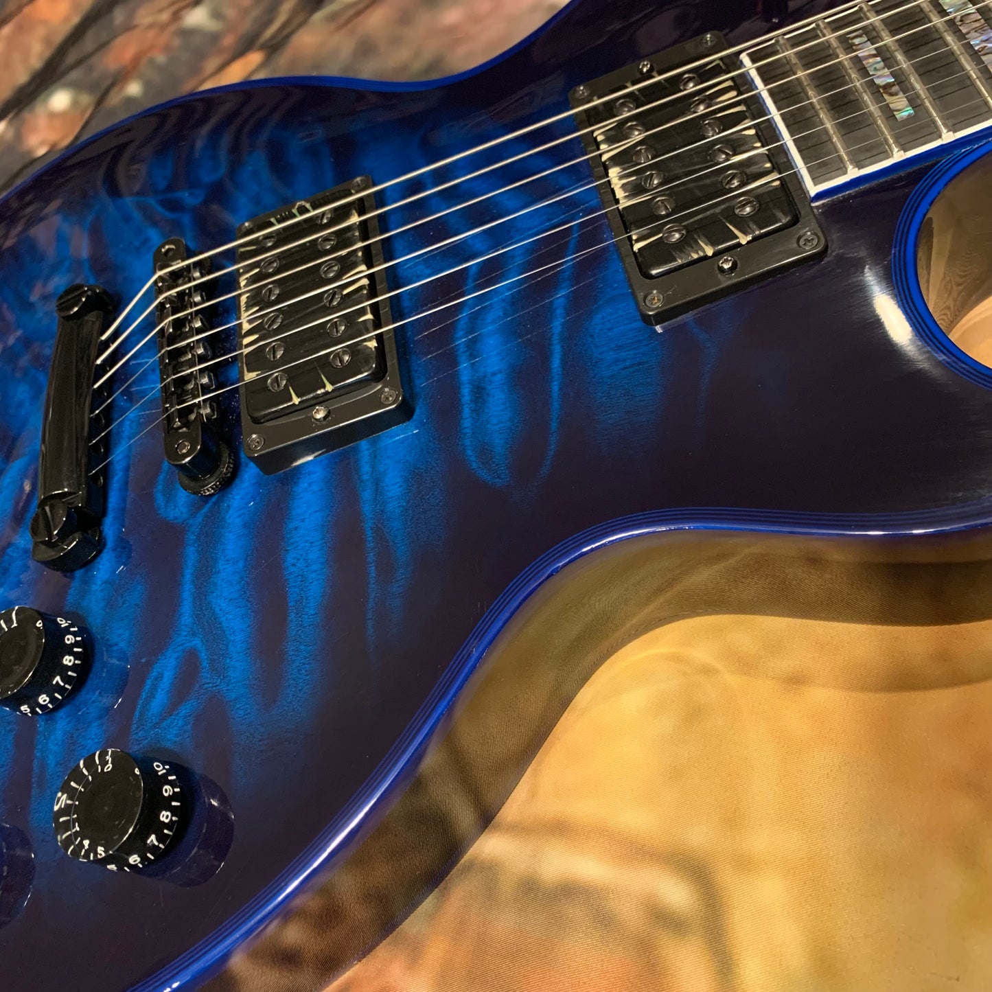 STINGER 🐈🕷️! 2015 Gibson Custom Shop Les Paul Custom Quilt Top M2M Made To Measure Blue Widow Burst Trans Aqua Black Fretboard Bare Knuckel Juggernaut Blackout Special Order Figured F Q 5A 7A Abalone Inlay Blueberry Cobalt