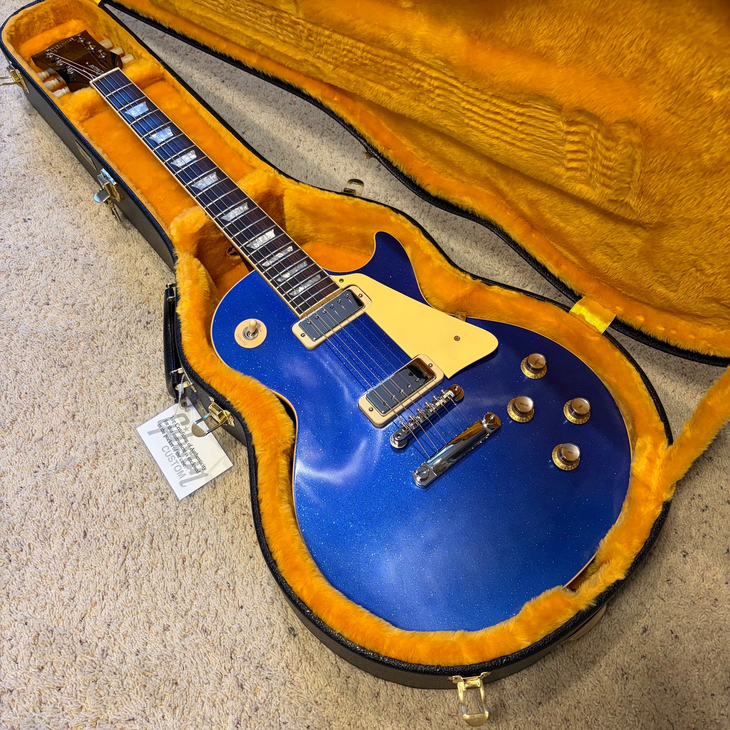 COOL 🥶! 2026 Gibson Custom Shop '76 Les Paul Deluxe Reissue Basalt Blue Sparkle Top VOS Limited Edition LE 1976 Standard Norlin Era Mini Humbuckers Maple Neck Sandwich Body Construction ABR-1 Bridge Chrome Hardware Cream Plastics Brown Walnut Body