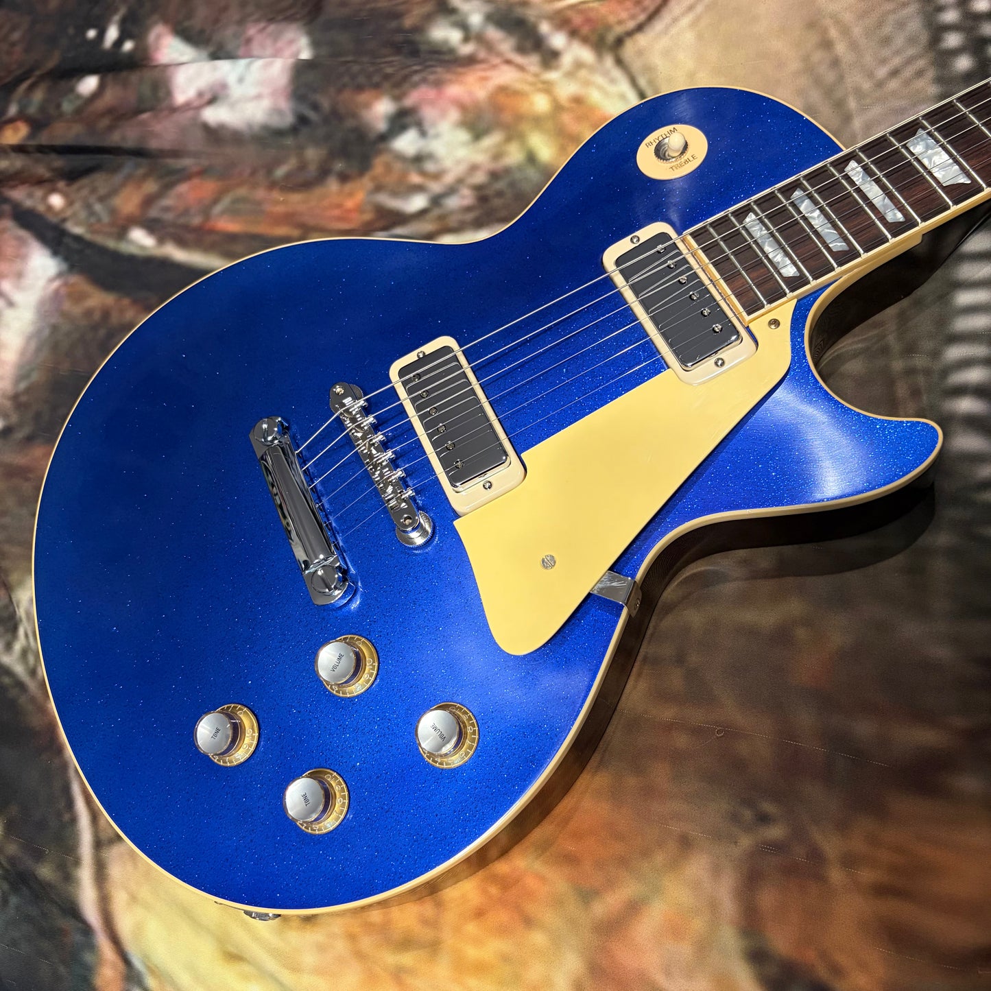 COOL 🥶! 2026 Gibson Custom Shop '76 Les Paul Deluxe Reissue Basalt Blue Sparkle Top VOS Limited Edition LE 1976 Standard Norlin Era Mini Humbuckers Maple Neck Sandwich Body Construction ABR-1 Bridge Chrome Hardware Cream Plastics Brown Walnut Body