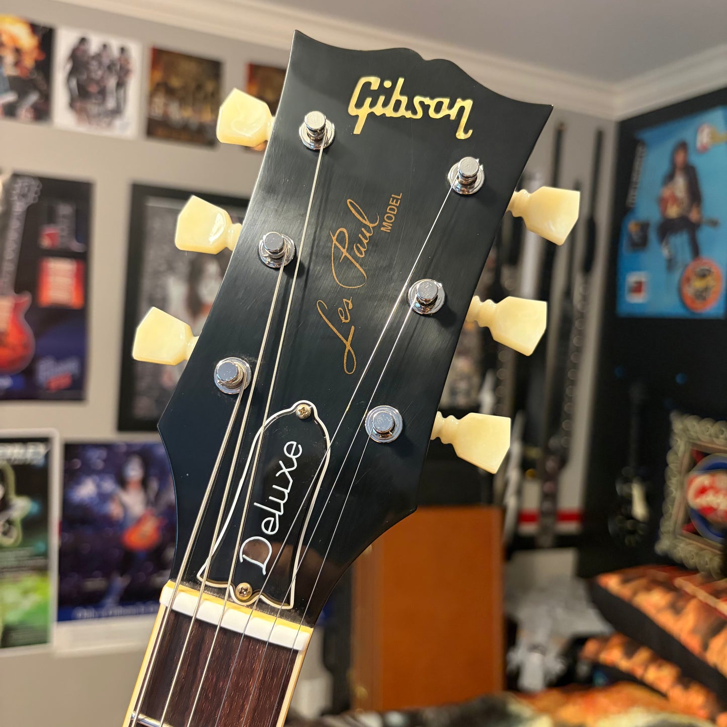 COOL 🥶! 2026 Gibson Custom Shop '76 Les Paul Deluxe Reissue Basalt Blue Sparkle Top VOS Limited Edition LE 1976 Standard Norlin Era Mini Humbuckers Maple Neck Sandwich Body Construction ABR-1 Bridge Chrome Hardware Cream Plastics Brown Walnut Body