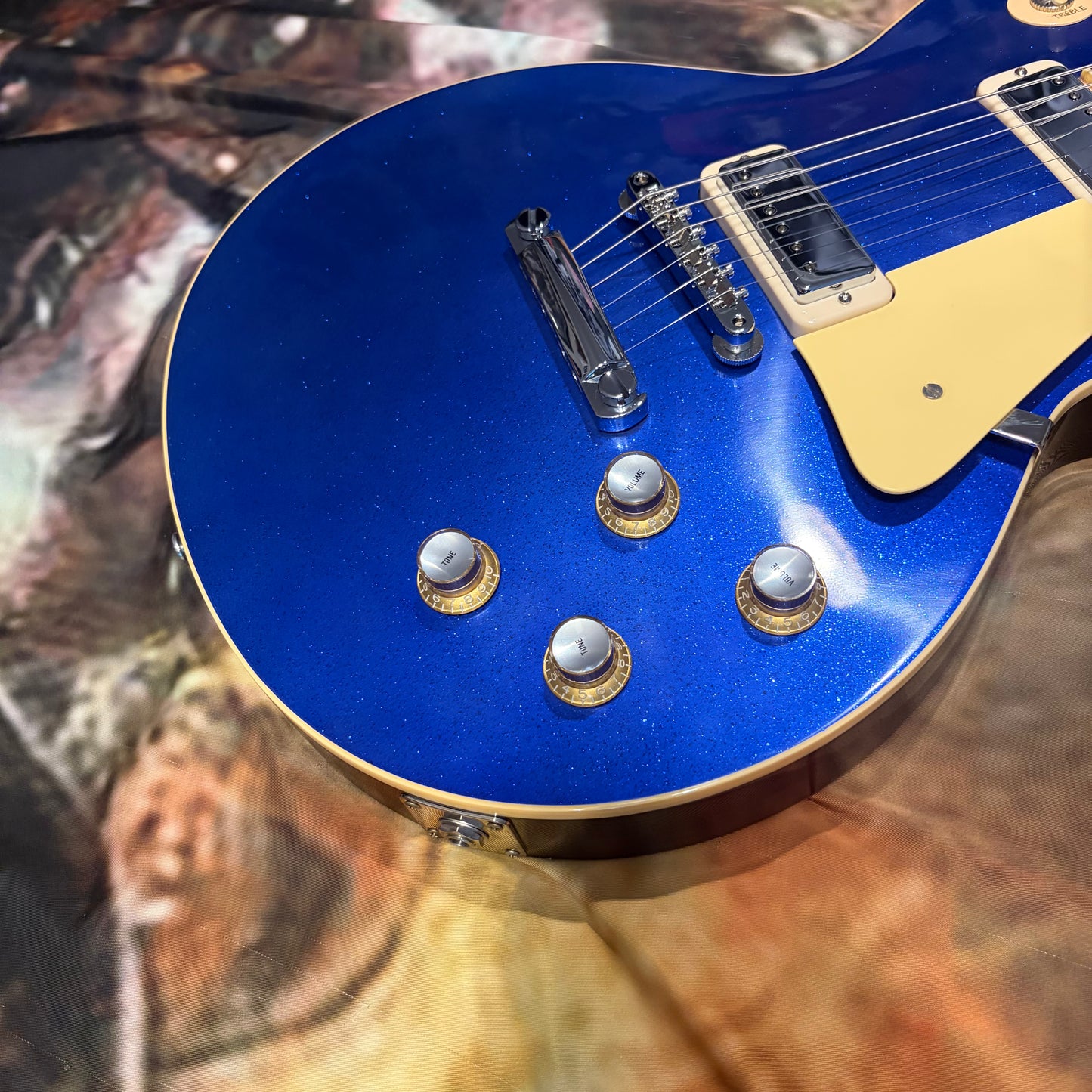 COOL 🥶! 2026 Gibson Custom Shop '76 Les Paul Deluxe Reissue Basalt Blue Sparkle Top VOS Limited Edition LE 1976 Standard Norlin Era Mini Humbuckers Maple Neck Sandwich Body Construction ABR-1 Bridge Chrome Hardware Cream Plastics Brown Walnut Body