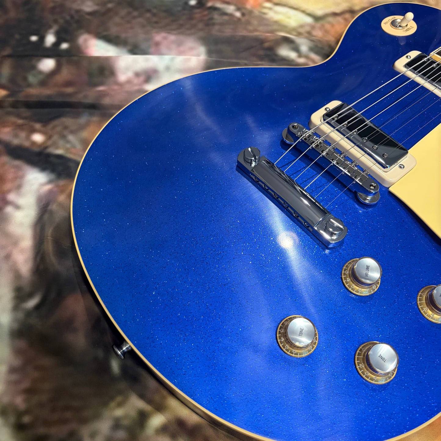 COOL 🥶! 2026 Gibson Custom Shop '76 Les Paul Deluxe Reissue Basalt Blue Sparkle Top VOS Limited Edition LE 1976 Standard Norlin Era Mini Humbuckers Maple Neck Sandwich Body Construction ABR-1 Bridge Chrome Hardware Cream Plastics Brown Walnut Body