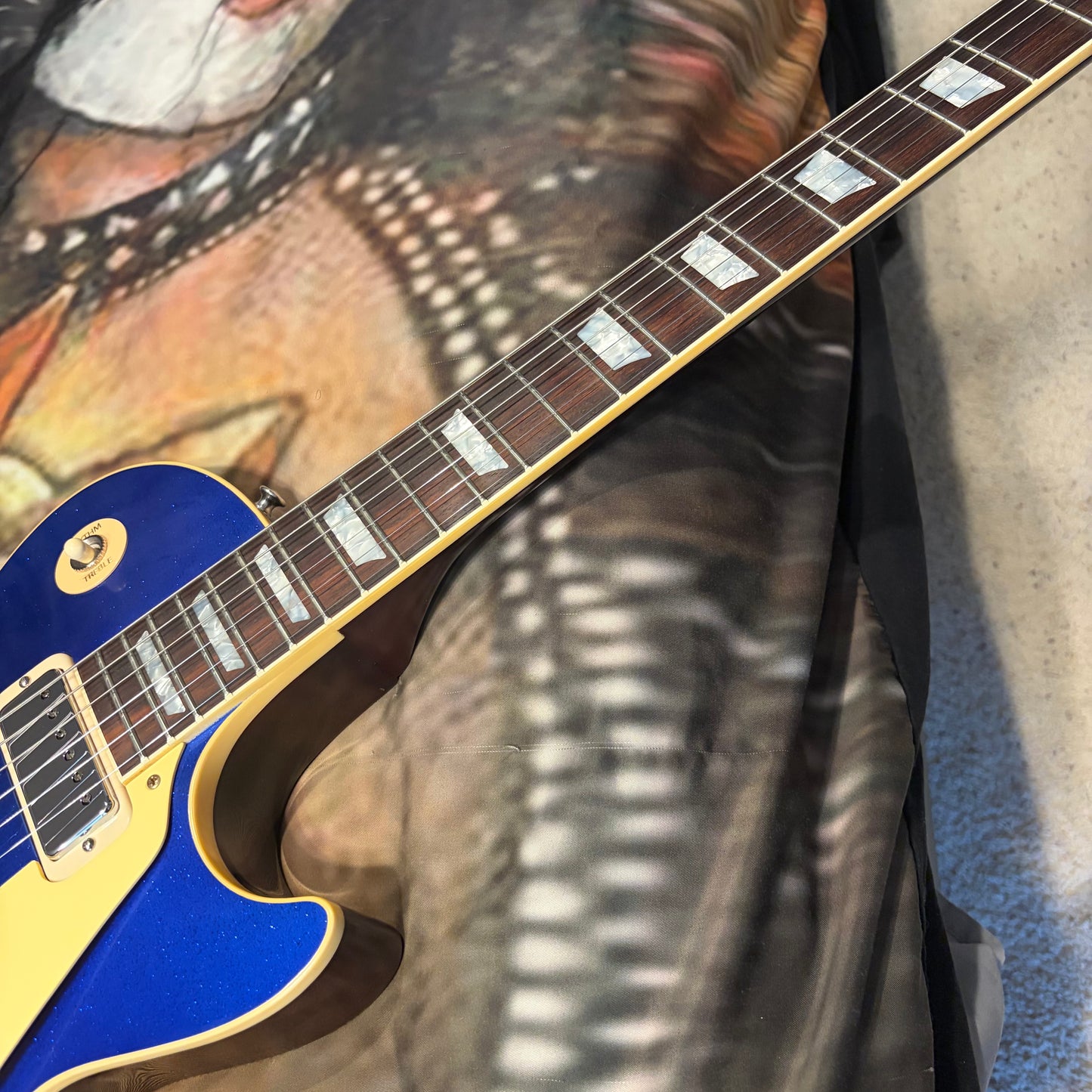 COOL 🥶! 2026 Gibson Custom Shop '76 Les Paul Deluxe Reissue Basalt Blue Sparkle Top VOS Limited Edition LE 1976 Standard Norlin Era Mini Humbuckers Maple Neck Sandwich Body Construction ABR-1 Bridge Chrome Hardware Cream Plastics Brown Walnut Body