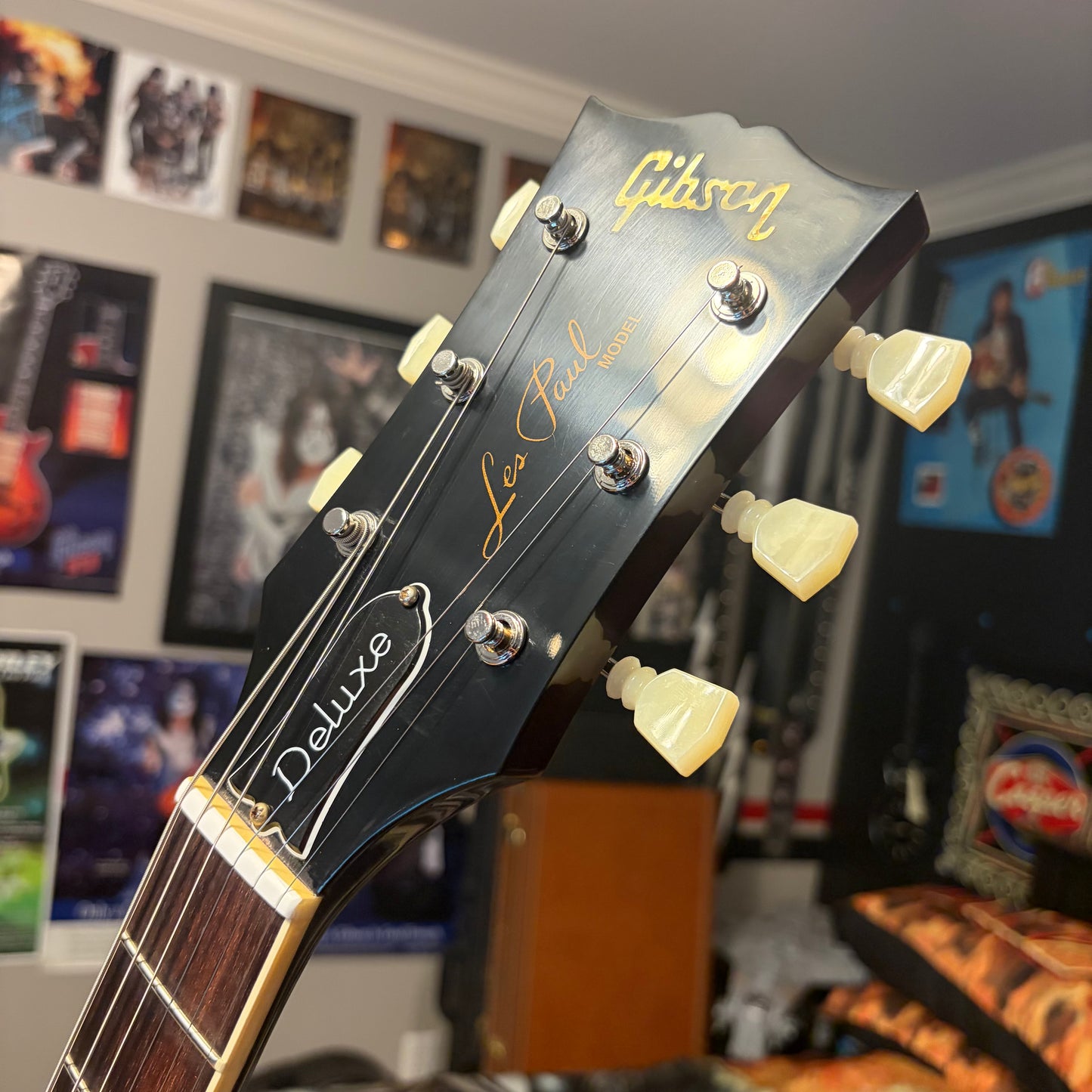 COOL 🥶! 2026 Gibson Custom Shop '76 Les Paul Deluxe Reissue Basalt Blue Sparkle Top VOS Limited Edition LE 1976 Standard Norlin Era Mini Humbuckers Maple Neck Sandwich Body Construction ABR-1 Bridge Chrome Hardware Cream Plastics Brown Walnut Body