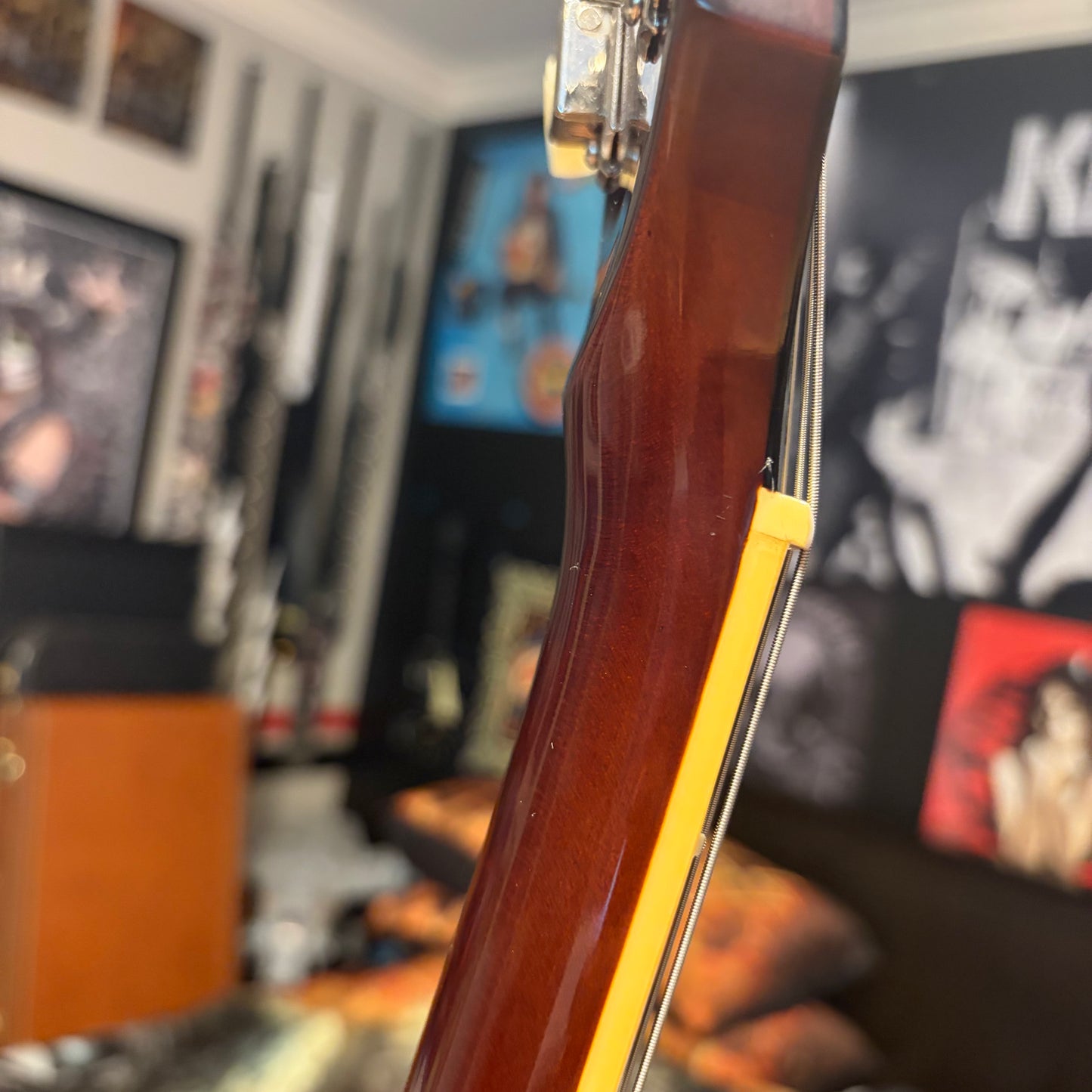 COOL 🥶! 2026 Gibson Custom Shop '76 Les Paul Deluxe Reissue Basalt Blue Sparkle Top VOS Limited Edition LE 1976 Standard Norlin Era Mini Humbuckers Maple Neck Sandwich Body Construction ABR-1 Bridge Chrome Hardware Cream Plastics Brown Walnut Body