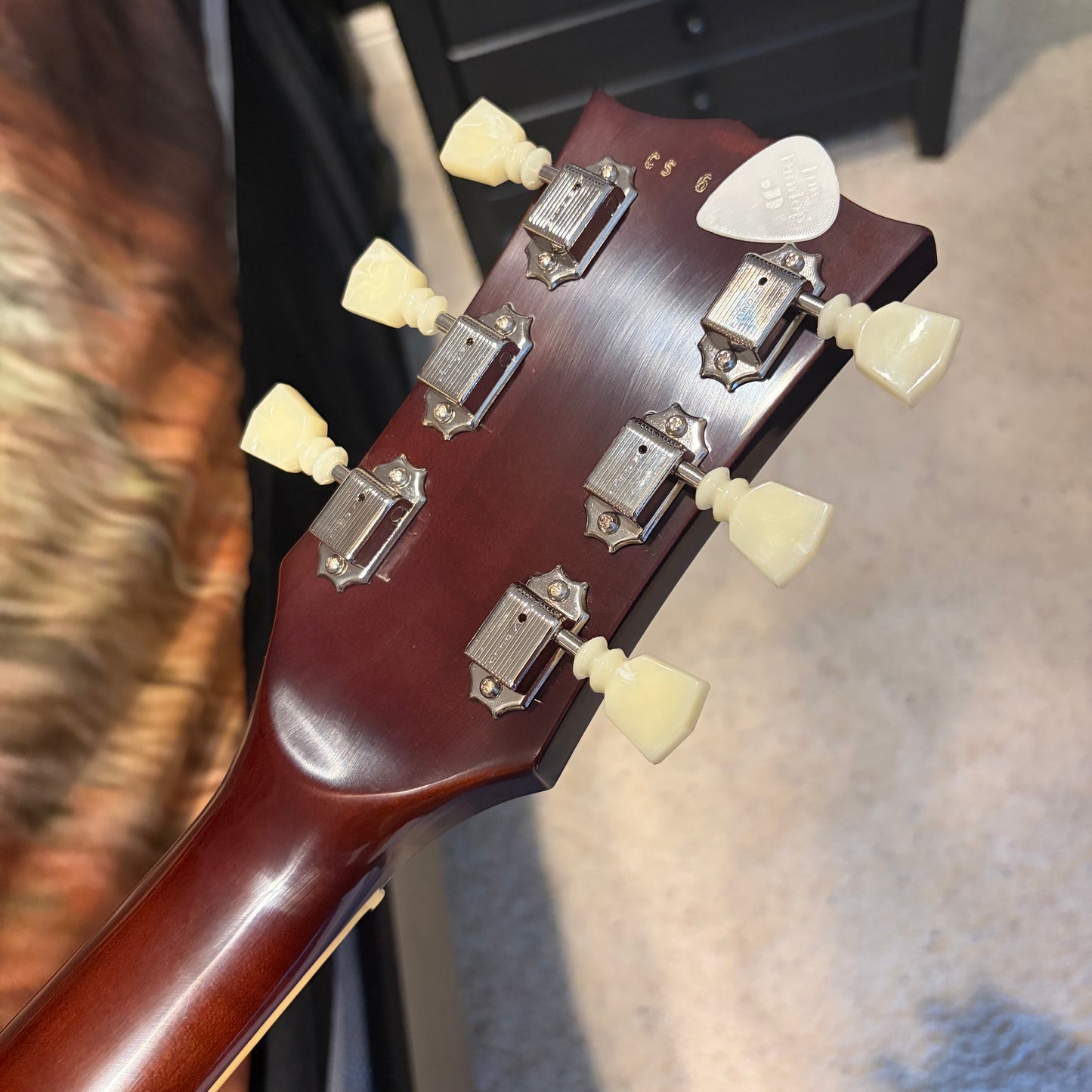 COOL 🥶! 2026 Gibson Custom Shop '76 Les Paul Deluxe Reissue Basalt Blue Sparkle Top VOS Limited Edition LE 1976 Standard Norlin Era Mini Humbuckers Maple Neck Sandwich Body Construction ABR-1 Bridge Chrome Hardware Cream Plastics Brown Walnut Body