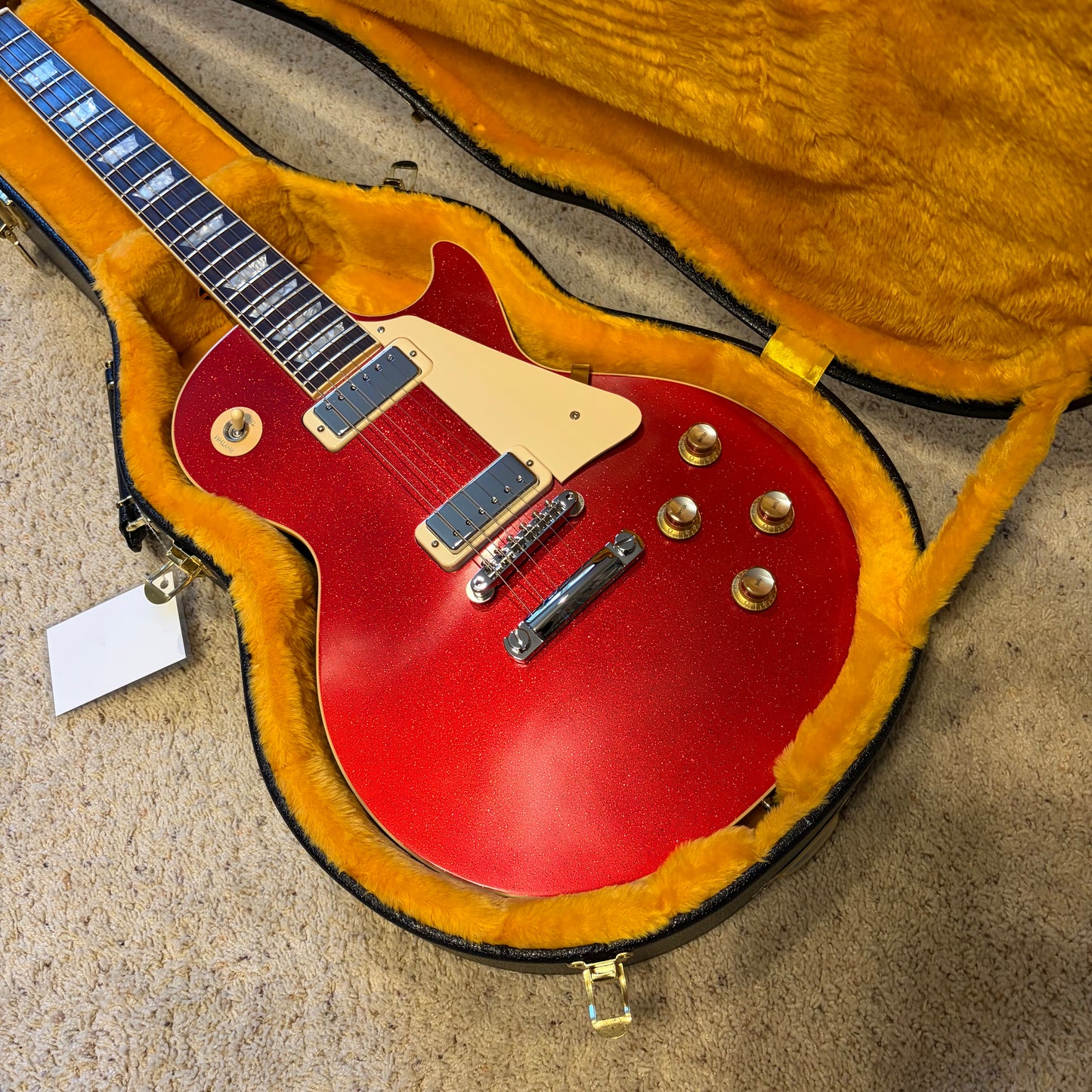 FANCY 💃! 2026 Gibson Custom Shop '76 Les Paul Deluxe Reissue Rocket Red Sparkle Top VOS Limited Edition LE 1976 Standard Norlin Era Mini Humbuckers Maple Neck Sandwich Body Construction ABR-1 Bridge Chrome Hardware Cream Plastics Brown Walnut Body