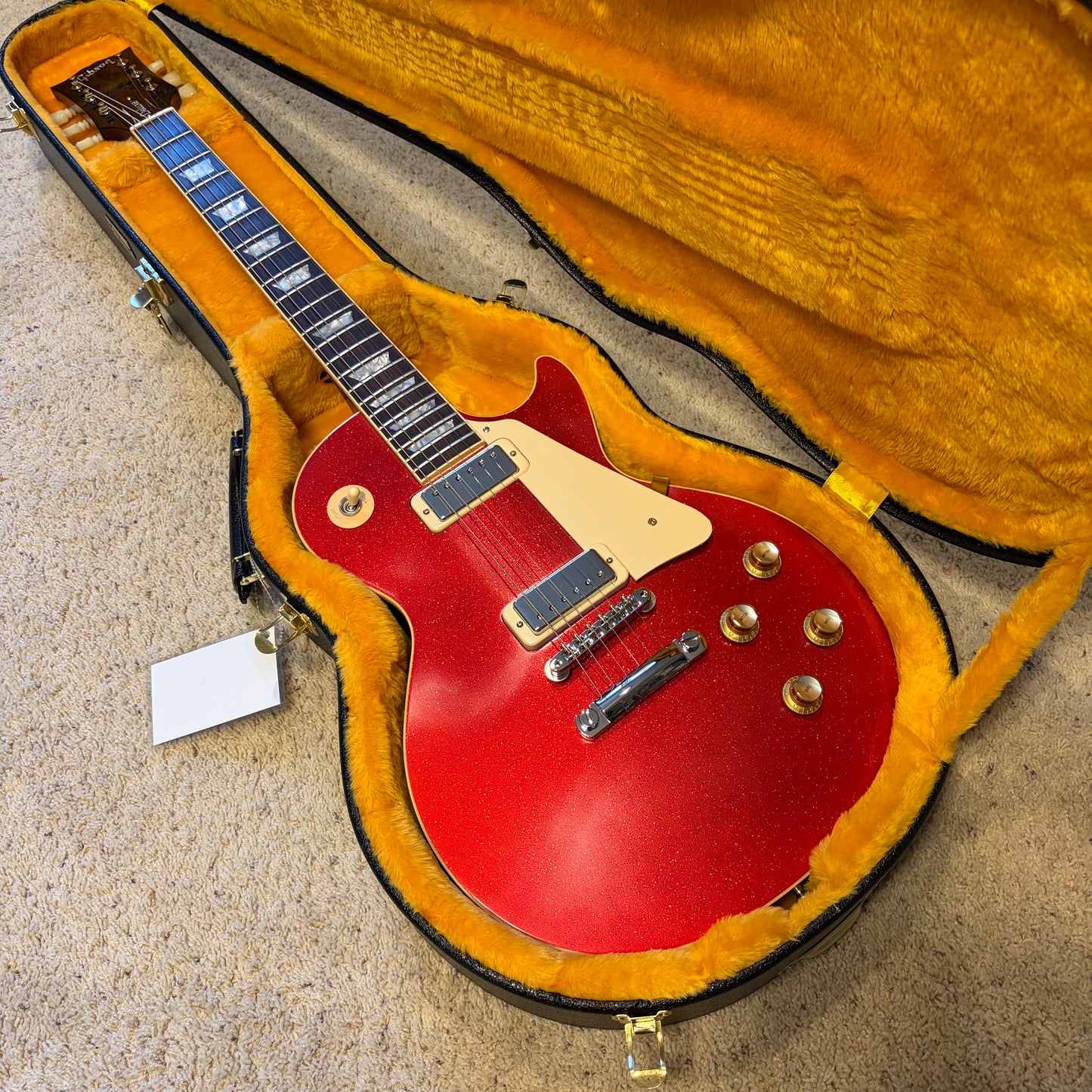 FANCY 💃! 2026 Gibson Custom Shop '76 Les Paul Deluxe Reissue Rocket Red Sparkle Top VOS Limited Edition LE 1976 Standard Norlin Era Mini Humbuckers Maple Neck Sandwich Body Construction ABR-1 Bridge Chrome Hardware Cream Plastics Brown Walnut Body
