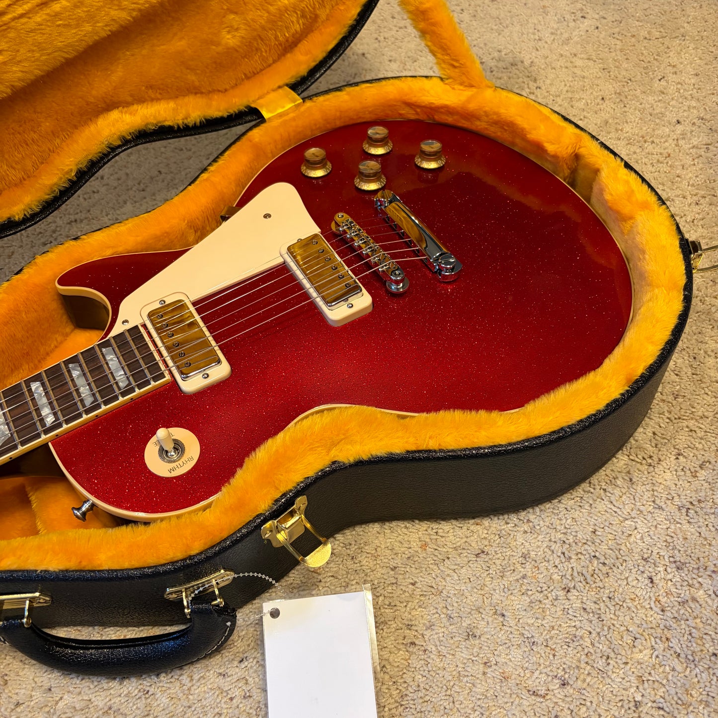 FANCY 💃! 2026 Gibson Custom Shop '76 Les Paul Deluxe Reissue Rocket Red Sparkle Top VOS Limited Edition LE 1976 Standard Norlin Era Mini Humbuckers Maple Neck Sandwich Body Construction ABR-1 Bridge Chrome Hardware Cream Plastics Brown Walnut Body