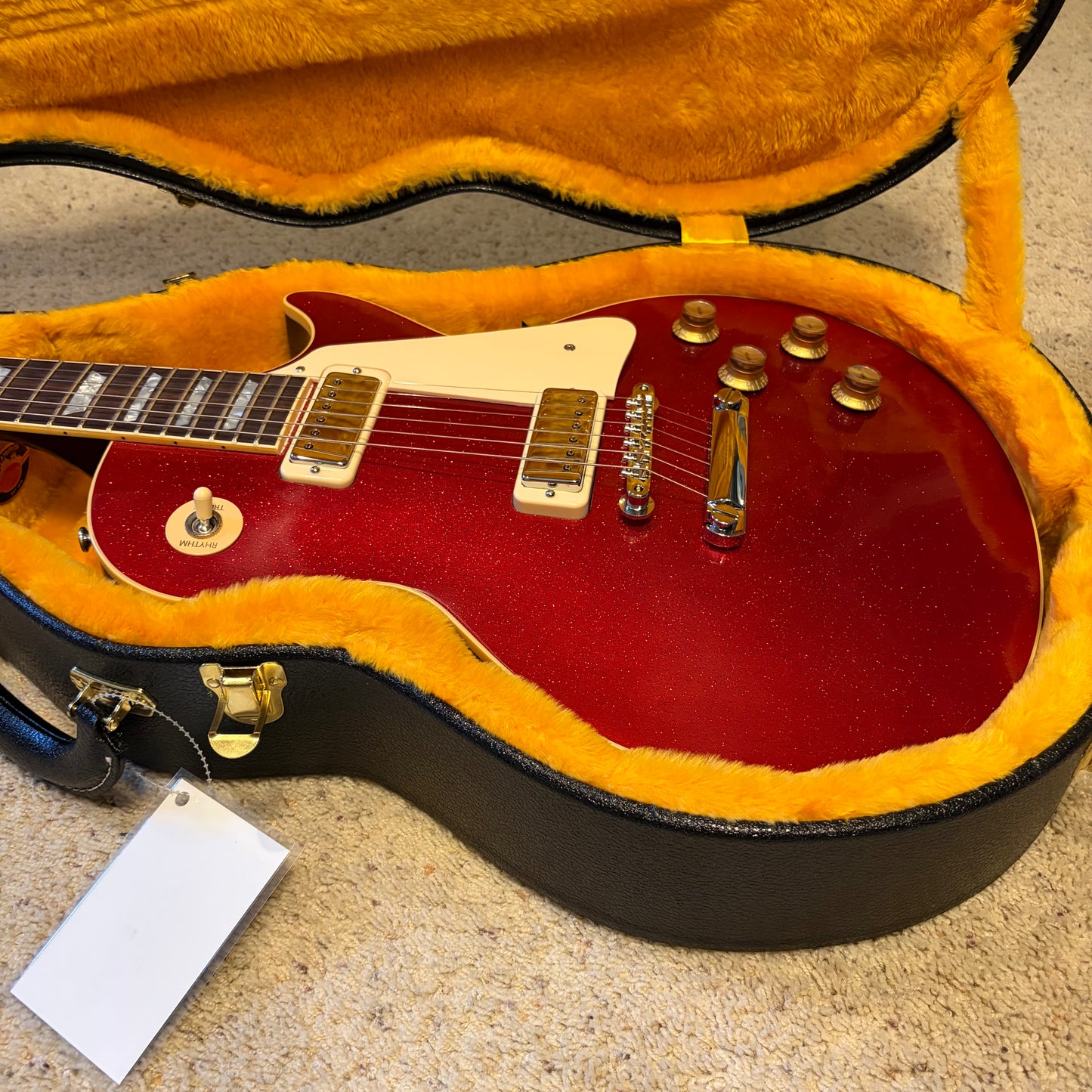 FANCY 💃! 2026 Gibson Custom Shop '76 Les Paul Deluxe Reissue Rocket Red Sparkle Top VOS Limited Edition LE 1976 Standard Norlin Era Mini Humbuckers Maple Neck Sandwich Body Construction ABR-1 Bridge Chrome Hardware Cream Plastics Brown Walnut Body