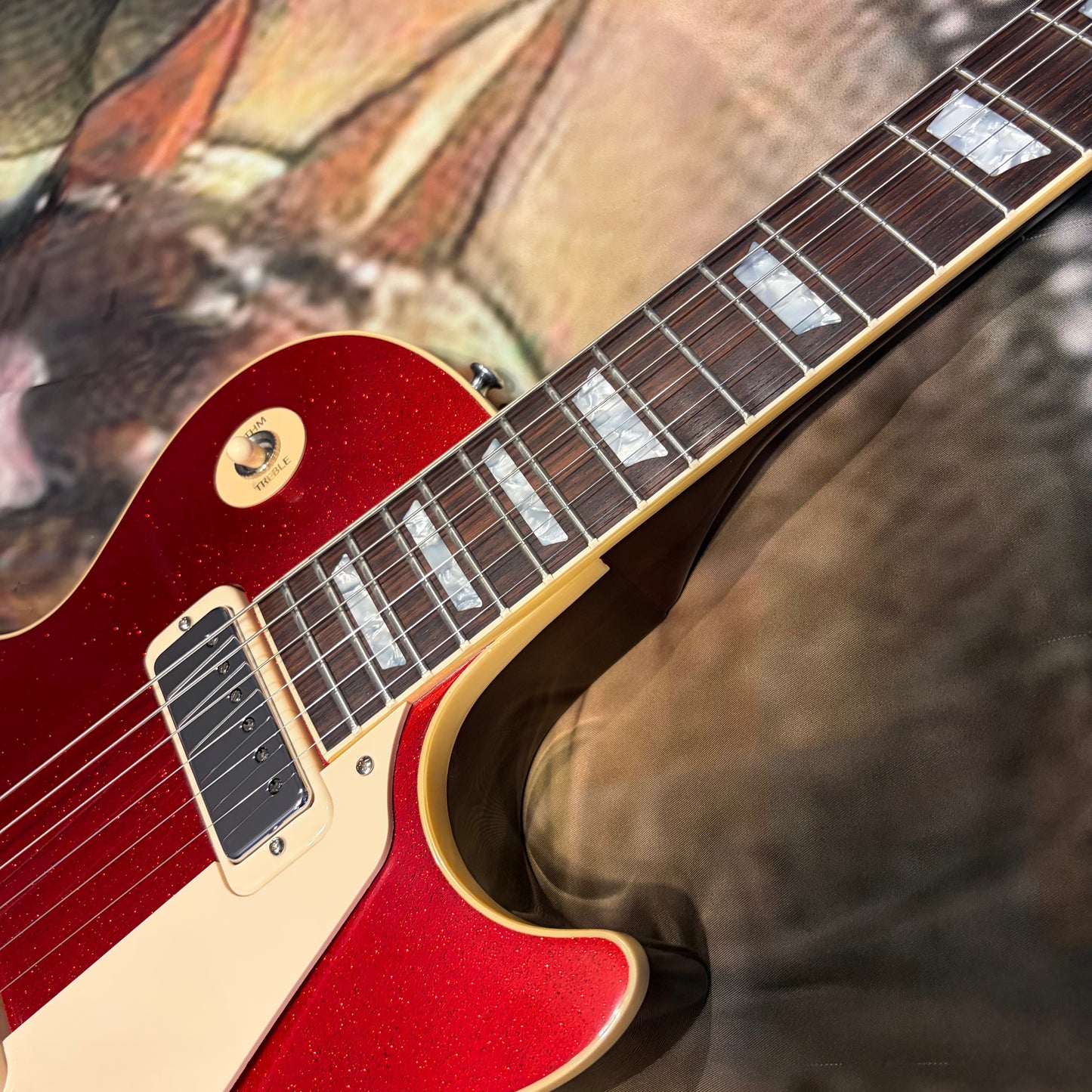 FANCY 💃! 2026 Gibson Custom Shop '76 Les Paul Deluxe Reissue Rocket Red Sparkle Top VOS Limited Edition LE 1976 Standard Norlin Era Mini Humbuckers Maple Neck Sandwich Body Construction ABR-1 Bridge Chrome Hardware Cream Plastics Brown Walnut Body
