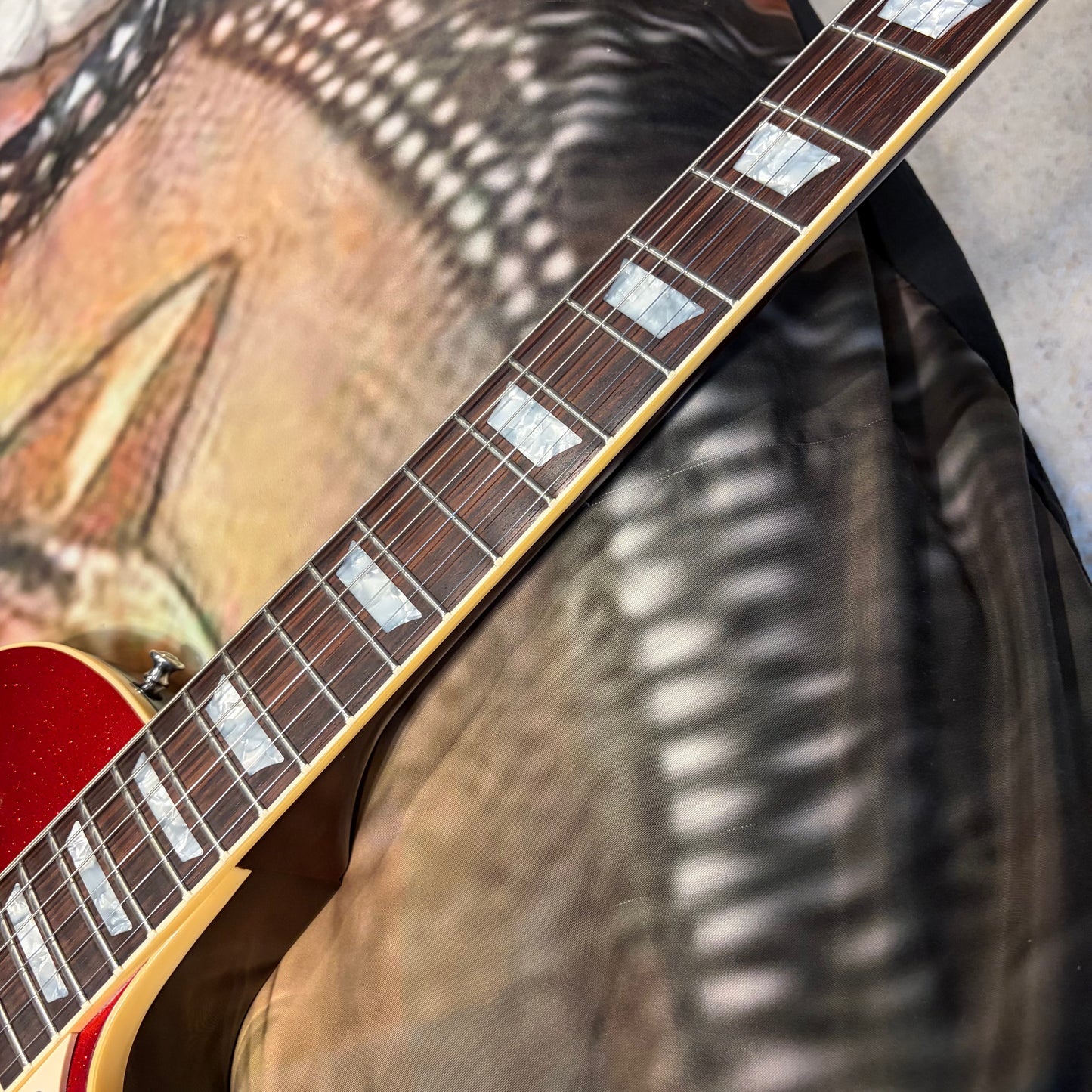 FANCY 💃! 2026 Gibson Custom Shop '76 Les Paul Deluxe Reissue Rocket Red Sparkle Top VOS Limited Edition LE 1976 Standard Norlin Era Mini Humbuckers Maple Neck Sandwich Body Construction ABR-1 Bridge Chrome Hardware Cream Plastics Brown Walnut Body