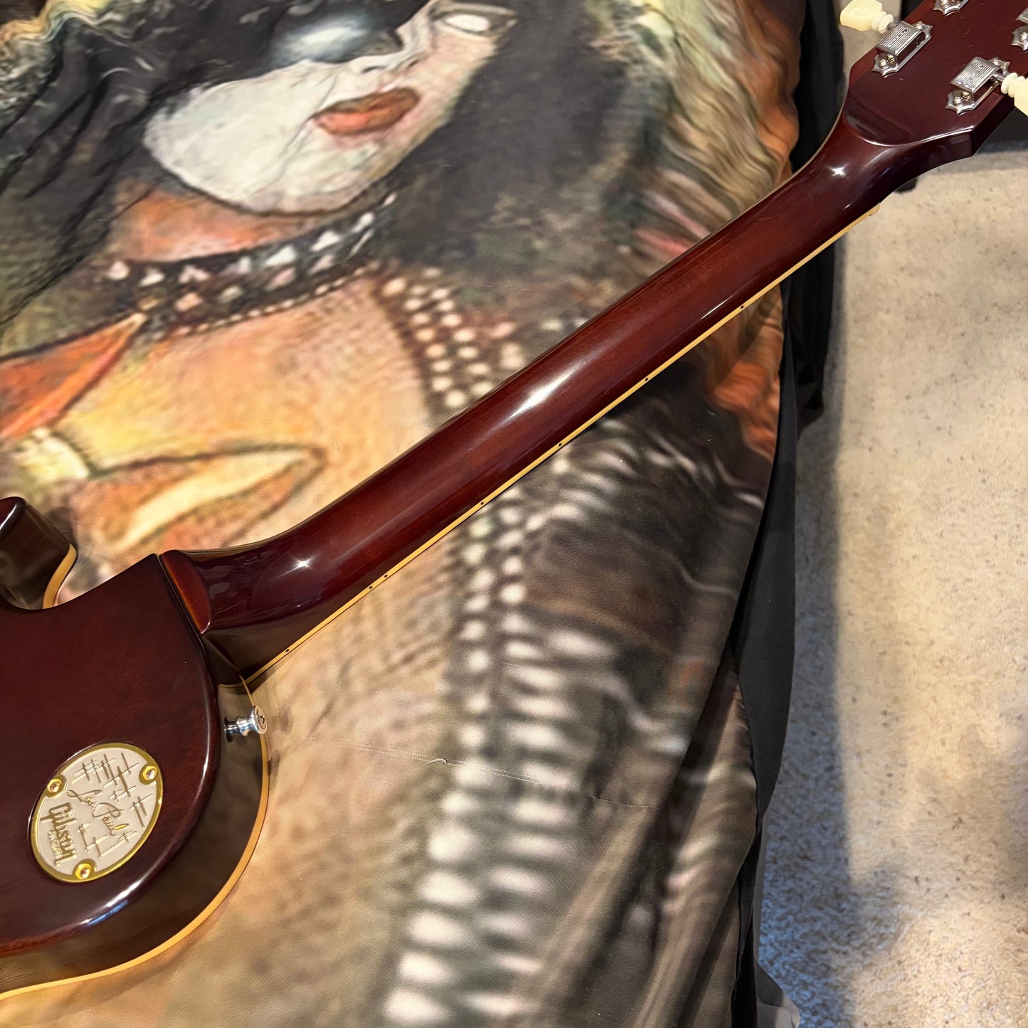 FANCY 💃! 2026 Gibson Custom Shop '76 Les Paul Deluxe Reissue Rocket Red Sparkle Top VOS Limited Edition LE 1976 Standard Norlin Era Mini Humbuckers Maple Neck Sandwich Body Construction ABR-1 Bridge Chrome Hardware Cream Plastics Brown Walnut Body