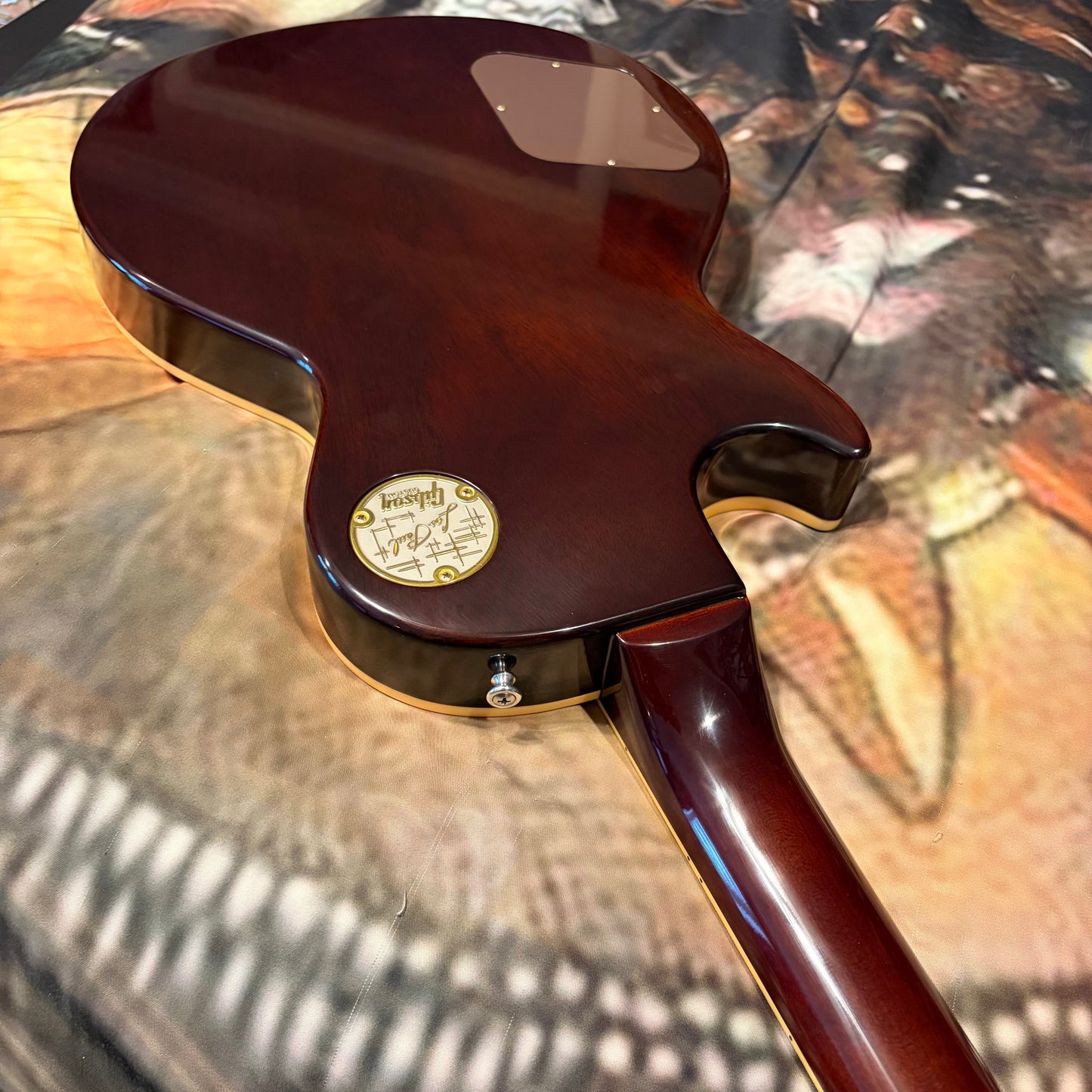 FANCY 💃! 2026 Gibson Custom Shop '76 Les Paul Deluxe Reissue Rocket Red Sparkle Top VOS Limited Edition LE 1976 Standard Norlin Era Mini Humbuckers Maple Neck Sandwich Body Construction ABR-1 Bridge Chrome Hardware Cream Plastics Brown Walnut Body