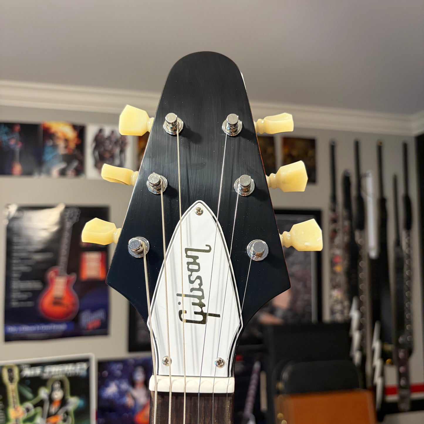 MEDALLION 🏅! 2026 Gibson Custom Shop '71 Medallion Flying V Limited Edition Reissue RI Faded Cherry Red VOS LE 1971 Standard Norlin Era T Top Humbucker Pickups Mahogany Body Neck Construction ABR-1 Bridge Chrome Hardware Cream Plastics