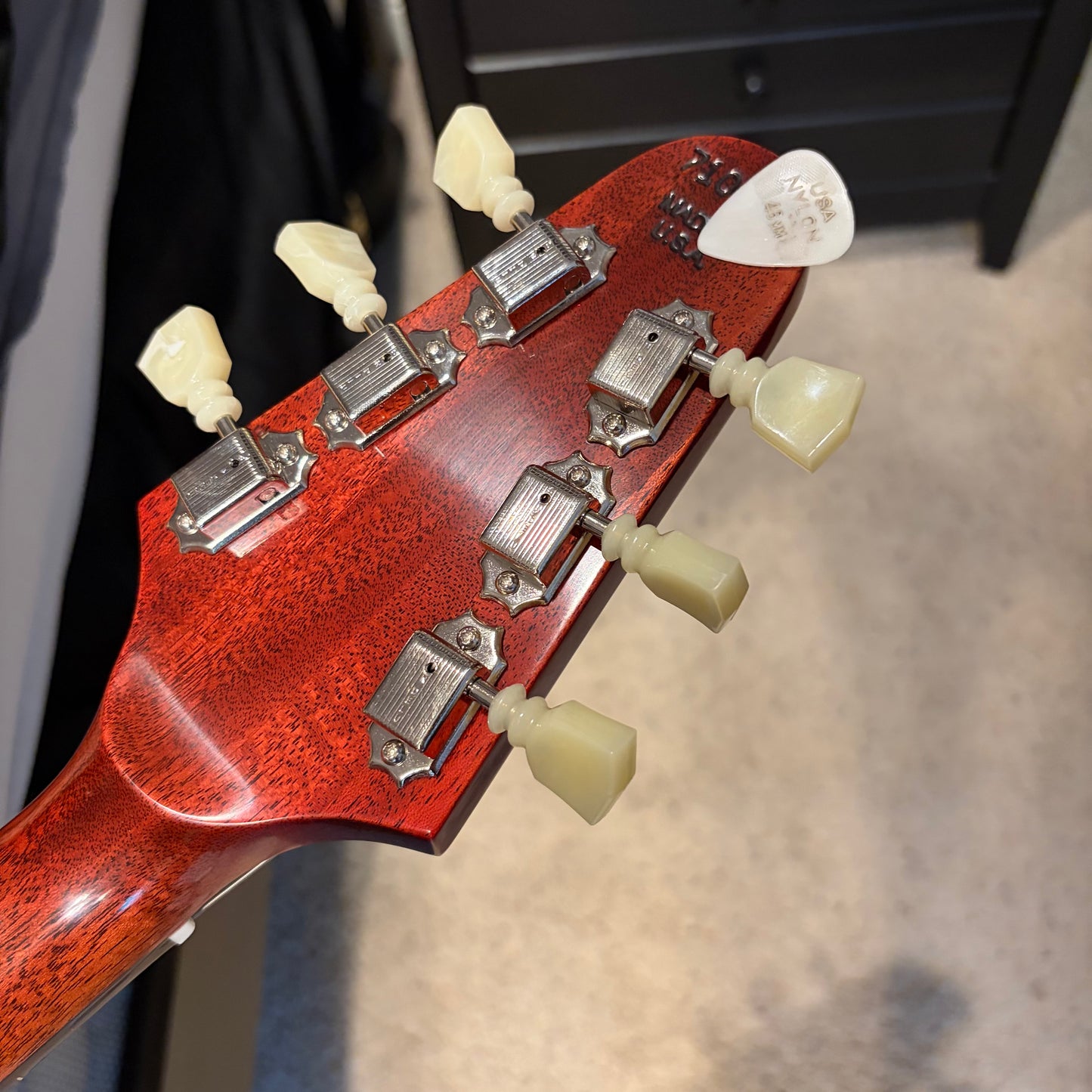 MEDALLION 🏅! 2026 Gibson Custom Shop '71 Medallion Flying V Limited Edition Reissue RI Faded Cherry Red VOS LE 1971 Standard Norlin Era T Top Humbucker Pickups Mahogany Body Neck Construction ABR-1 Bridge Chrome Hardware Cream Plastics
