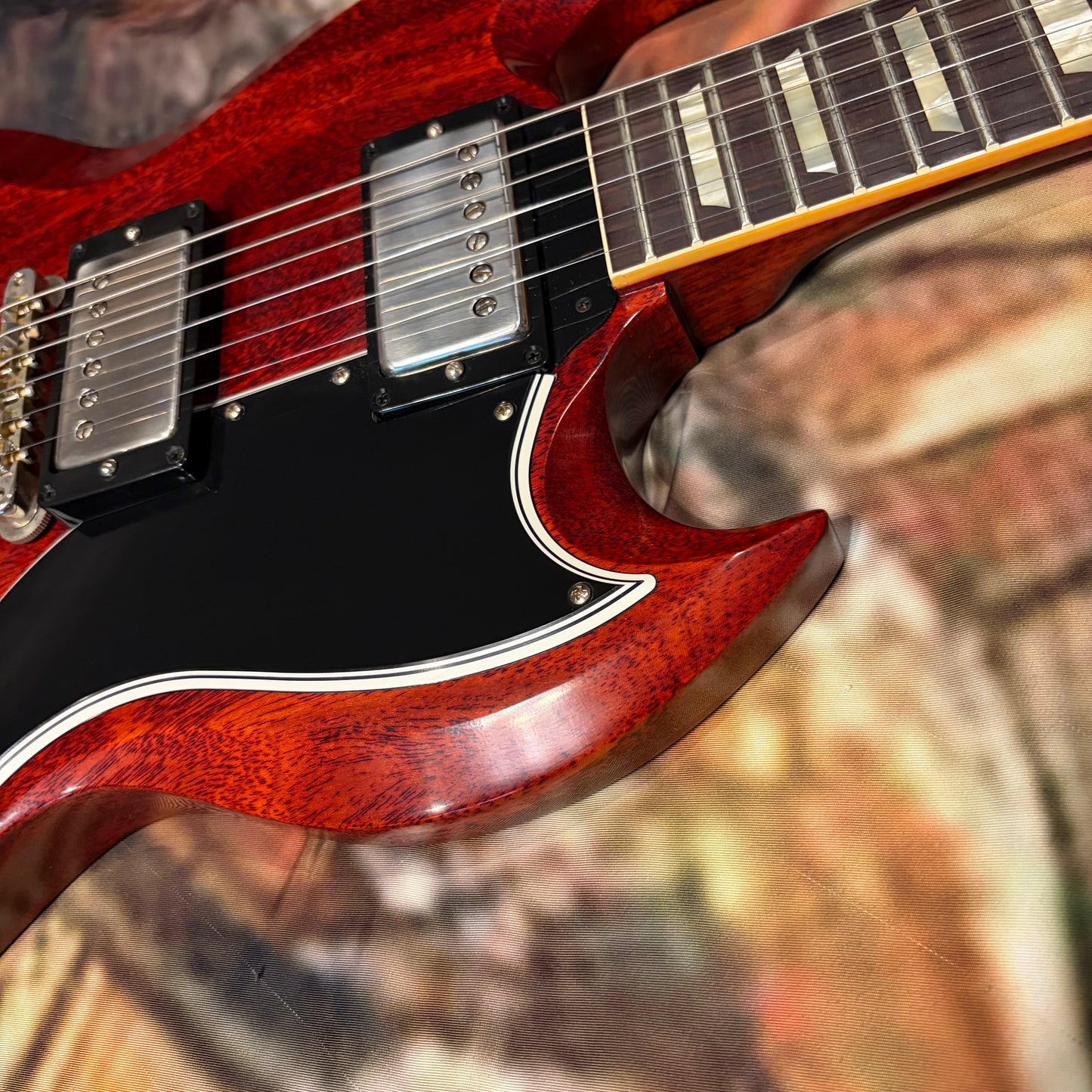 CLASSIC 👹! 2026 Gibson Custom Shop 1961 SG Les Paul Standard VOS ‘61 Historic Reissue Stop Bar Cherry Red Aniline Dye Brown Rosewood Fretboard Nickel Hardware CustomBucker AlNiCo III Pickups Golden Era Tribute AC/DC Vibes Hide Glue Construction