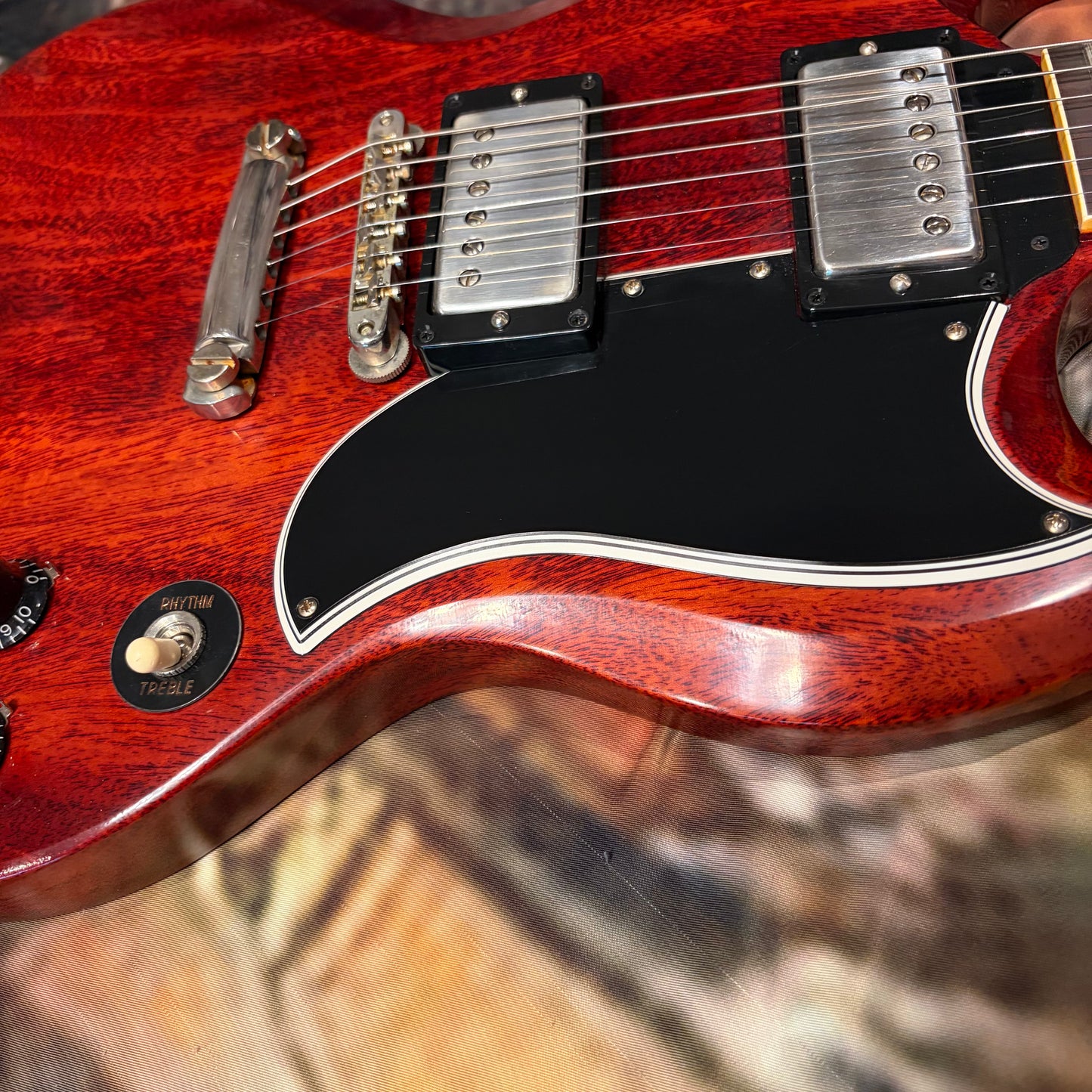 CLASSIC 👹! 2026 Gibson Custom Shop 1961 SG Les Paul Standard VOS ‘61 Historic Reissue Stop Bar Cherry Red Aniline Dye Brown Rosewood Fretboard Nickel Hardware CustomBucker AlNiCo III Pickups Golden Era Tribute AC/DC Vibes Hide Glue Construction