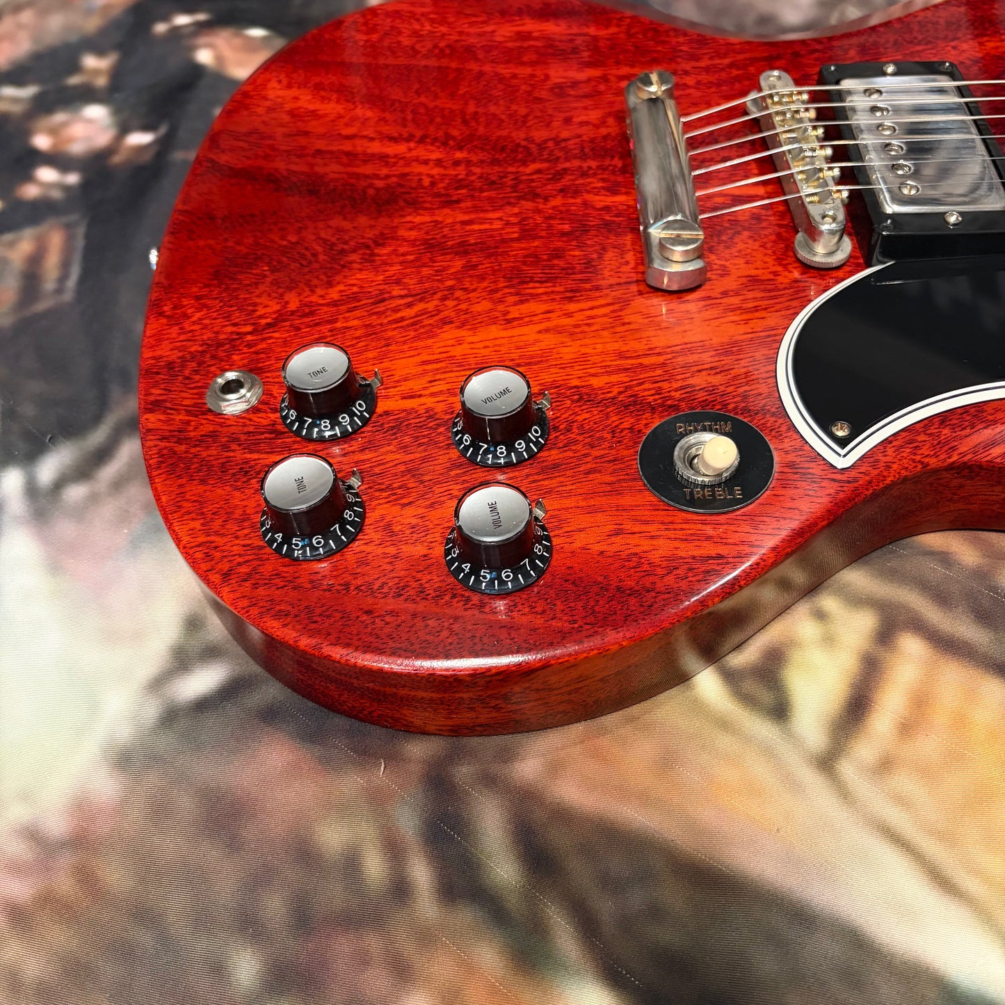 CLASSIC 👹! 2026 Gibson Custom Shop 1961 SG Les Paul Standard VOS ‘61 Historic Reissue Stop Bar Cherry Red Aniline Dye Brown Rosewood Fretboard Nickel Hardware CustomBucker AlNiCo III Pickups Golden Era Tribute AC/DC Vibes Hide Glue Construction