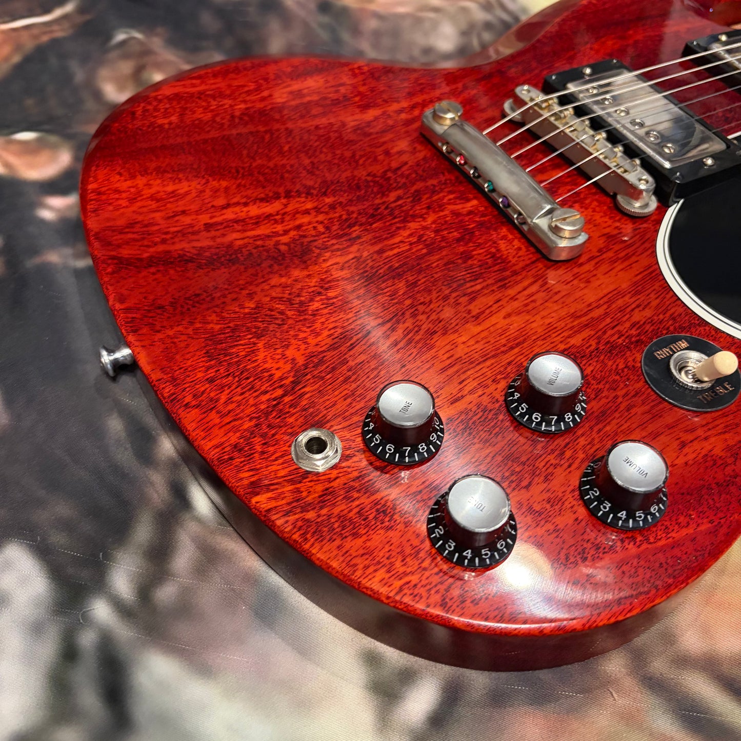 CLASSIC 👹! 2026 Gibson Custom Shop 1961 SG Les Paul Standard VOS ‘61 Historic Reissue Stop Bar Cherry Red Aniline Dye Brown Rosewood Fretboard Nickel Hardware CustomBucker AlNiCo III Pickups Golden Era Tribute AC/DC Vibes Hide Glue Construction