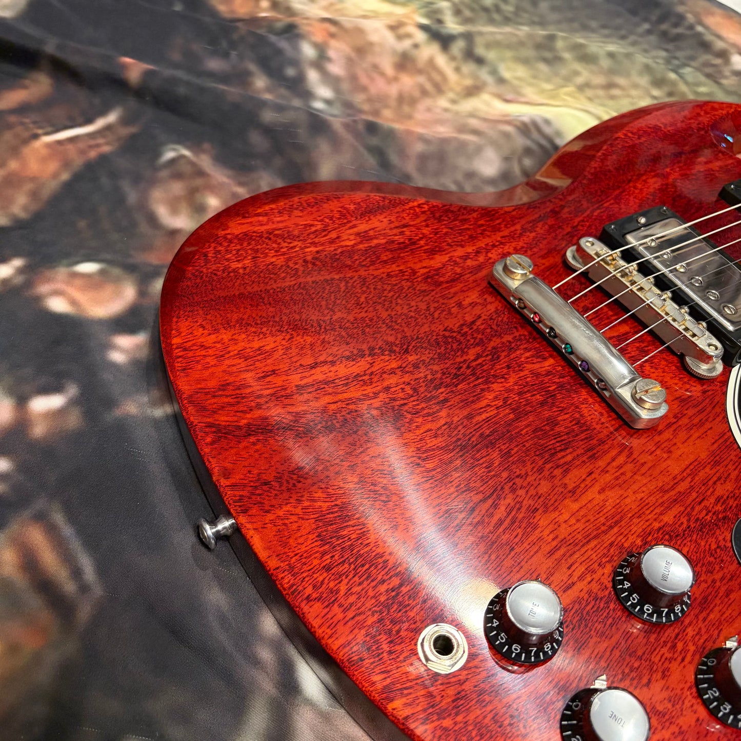 CLASSIC 👹! 2026 Gibson Custom Shop 1961 SG Les Paul Standard VOS ‘61 Historic Reissue Stop Bar Cherry Red Aniline Dye Brown Rosewood Fretboard Nickel Hardware CustomBucker AlNiCo III Pickups Golden Era Tribute AC/DC Vibes Hide Glue Construction