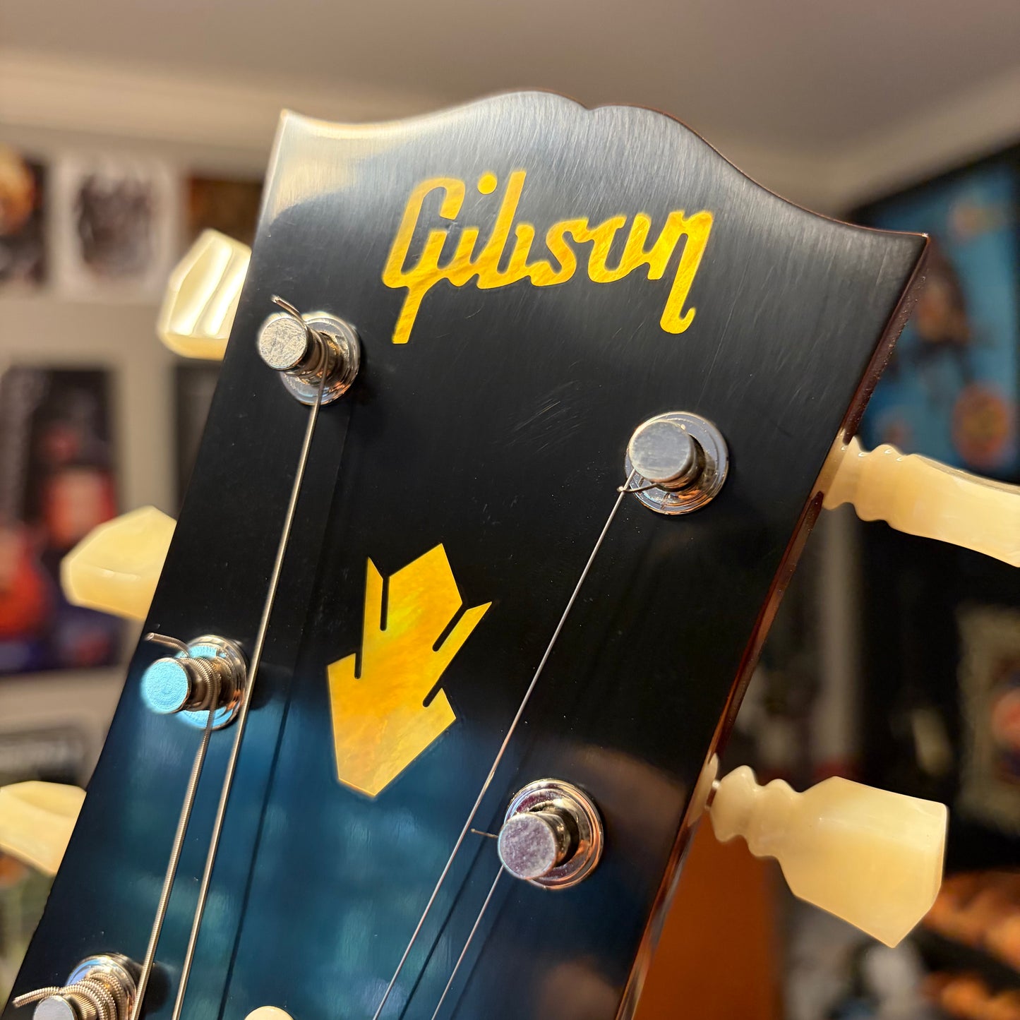 CLASSIC 👹! 2026 Gibson Custom Shop 1961 SG Les Paul Standard VOS ‘61 Historic Reissue Stop Bar Cherry Red Aniline Dye Brown Rosewood Fretboard Nickel Hardware CustomBucker AlNiCo III Pickups Golden Era Tribute AC/DC Vibes Hide Glue Construction