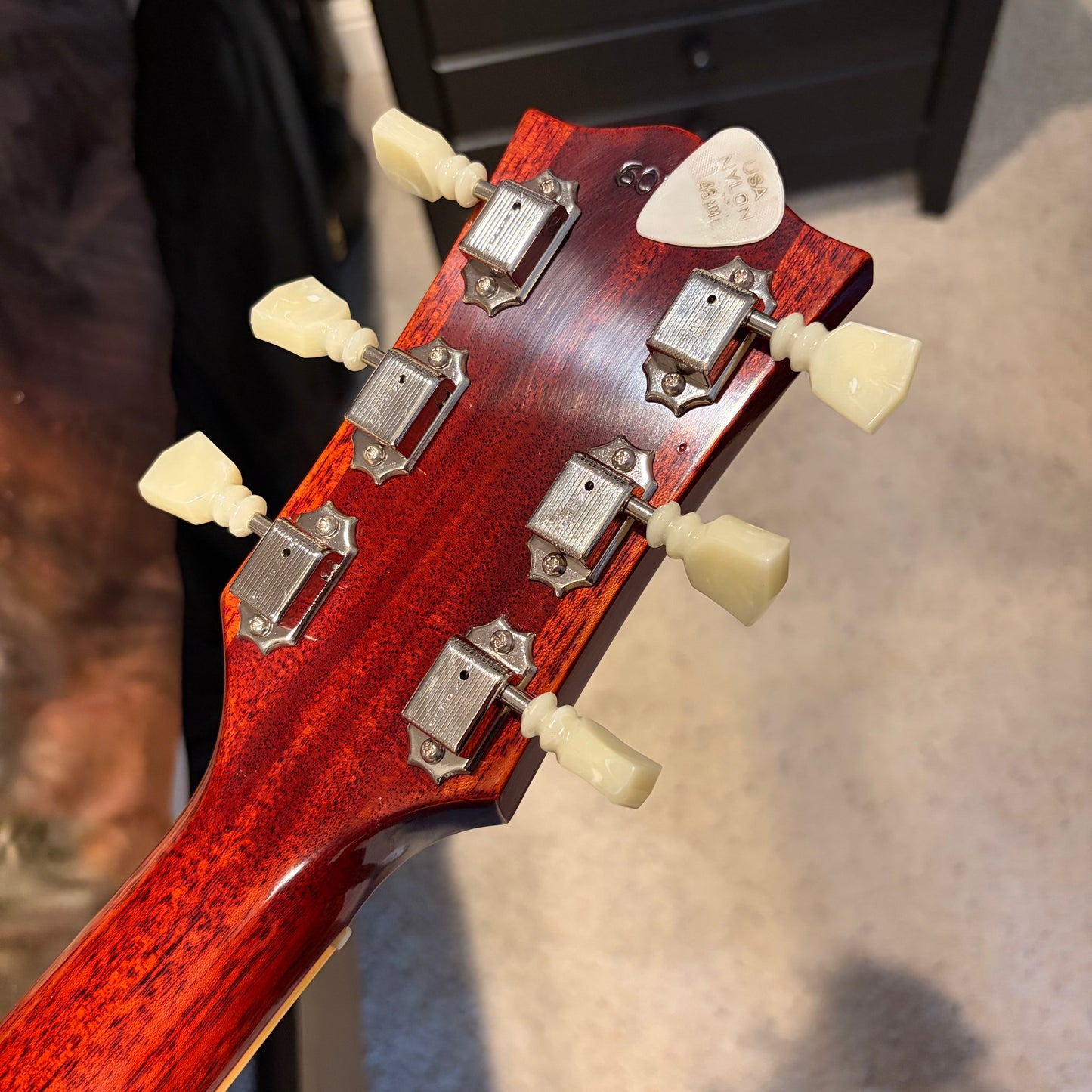 CLASSIC 👹! 2026 Gibson Custom Shop 1961 SG Les Paul Standard VOS ‘61 Historic Reissue Stop Bar Cherry Red Aniline Dye Brown Rosewood Fretboard Nickel Hardware CustomBucker AlNiCo III Pickups Golden Era Tribute AC/DC Vibes Hide Glue Construction