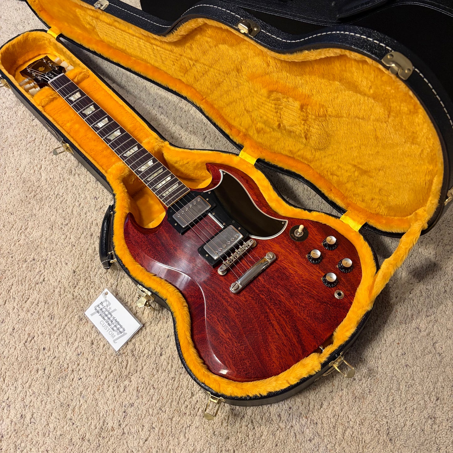 CLASSIC 👹! 2026 Gibson Custom Shop 1961 SG Les Paul Standard VOS ‘61 Historic Reissue Stop Bar Cherry Red Aniline Dye Brown Rosewood Fretboard Nickel Hardware CustomBucker AlNiCo III Pickups Golden Era Tribute AC/DC Vibes Hide Glue Construction