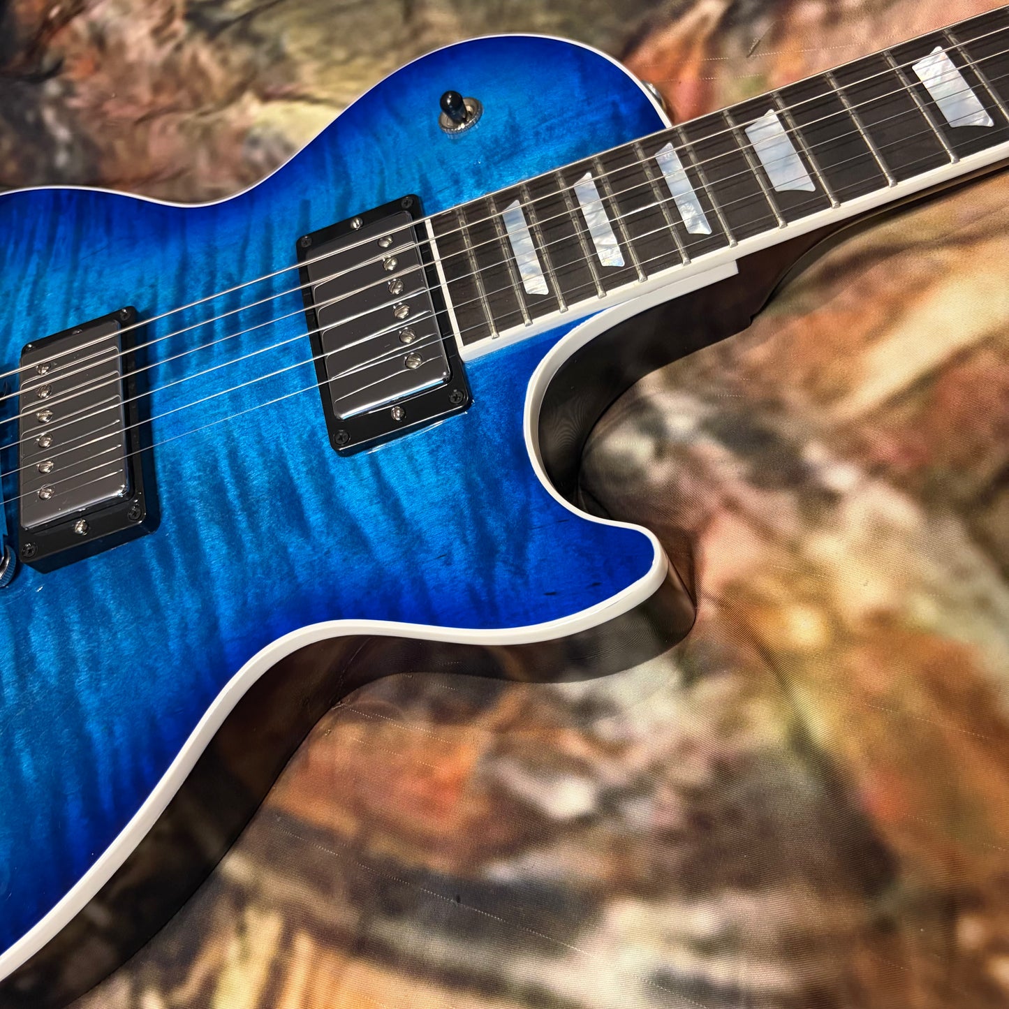 MODERN 🌊! 2025 Gibson USA Les Paul Modern Figured Cobalt Burst Ocean Water Blue Blueberry Ebony Fretboard Modern Standard Locking Grover Tuners Chrome Hardware AAA Premium Plus Top Axcess Heel Coil Tap BurstBucker Pro Pickups Demo Shop