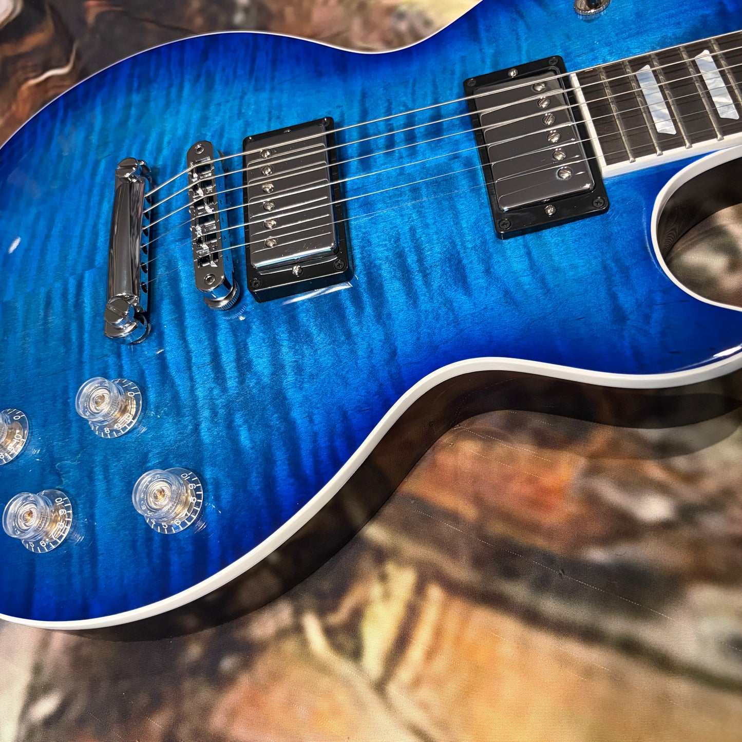 MODERN 🌊! 2025 Gibson USA Les Paul Modern Figured Cobalt Burst Ocean Water Blue Blueberry Ebony Fretboard Modern Standard Locking Grover Tuners Chrome Hardware AAA Premium Plus Top Axcess Heel Coil Tap BurstBucker Pro Pickups Demo Shop